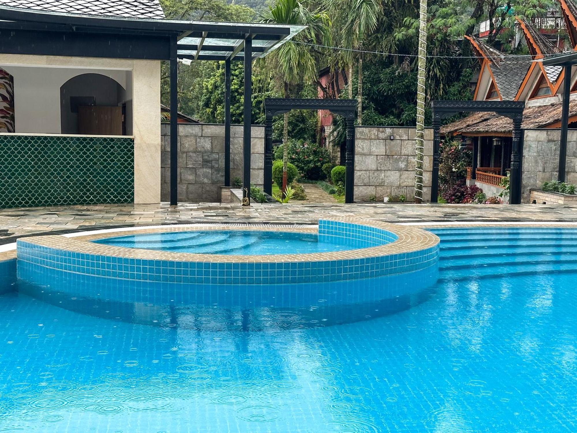 Pool Lanai with King Bed or Two Queen Bed