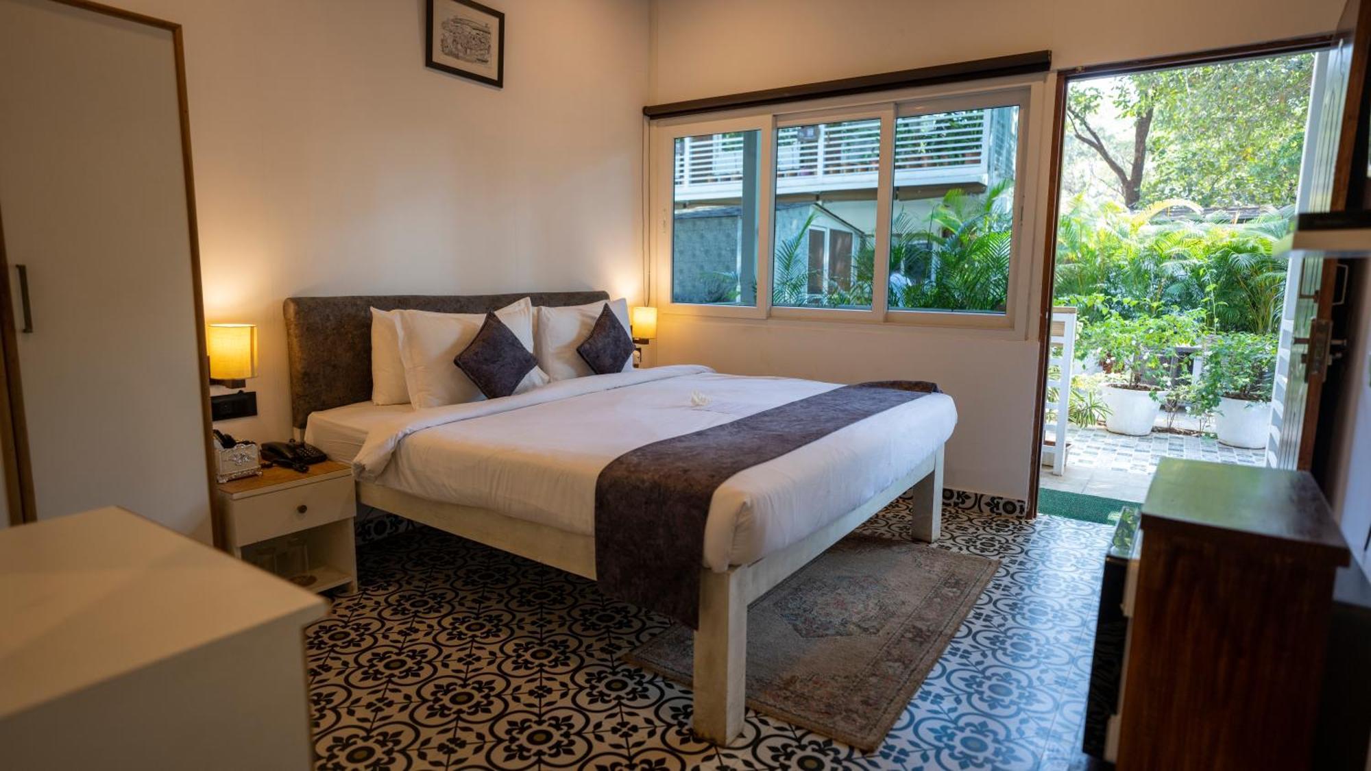 Deluxe Room with Pool View