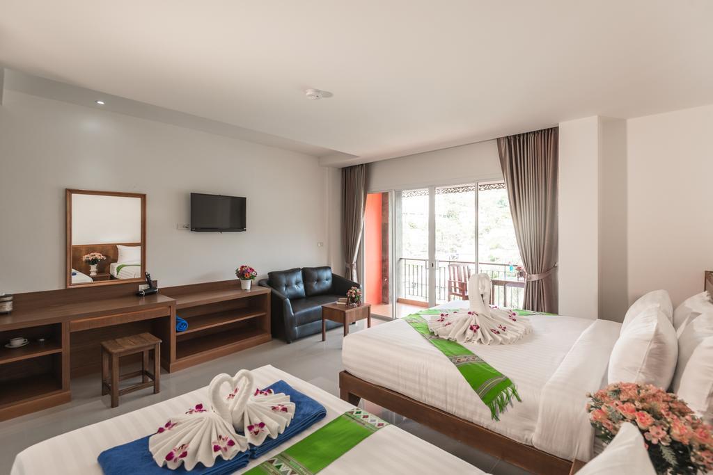 Deluxe Family Room