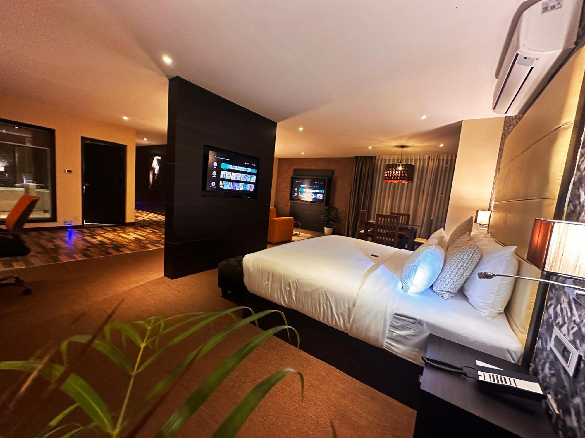 Viceroy Luxury Mountain View Jacuzzi Suite,1545021604:JPEG