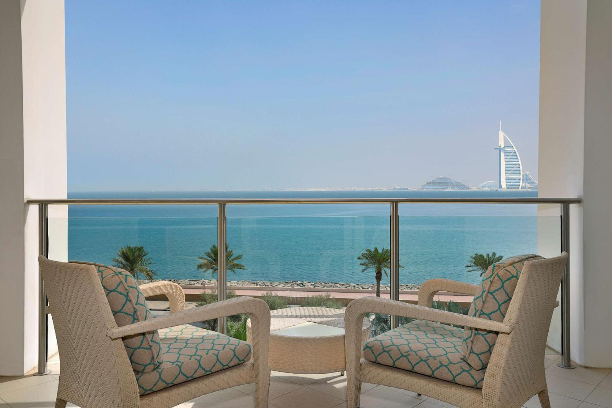 Deluxe Skyline King Room Sea View