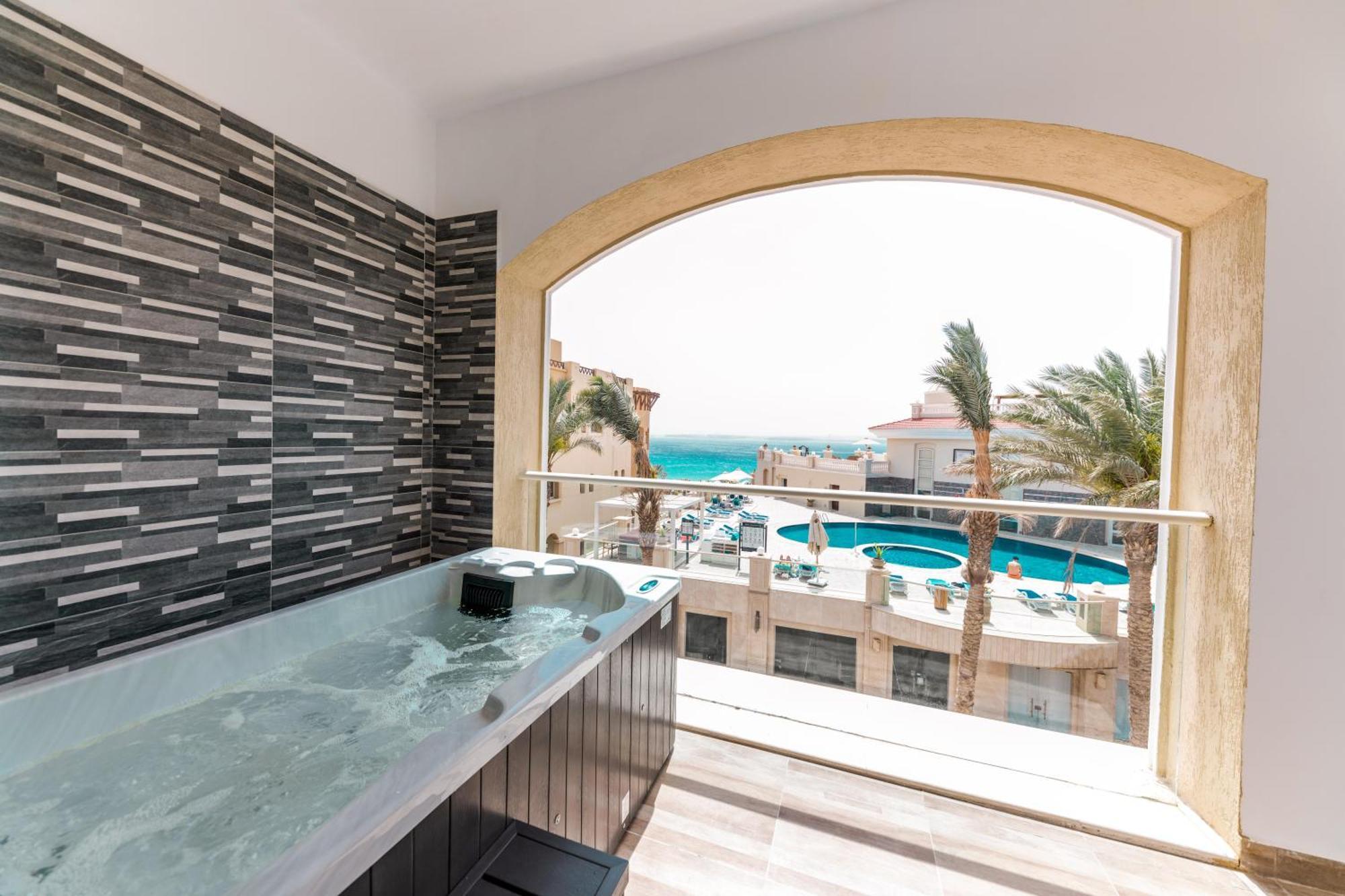 Deluxe Jacuzzi Room,1549204321:JPEG