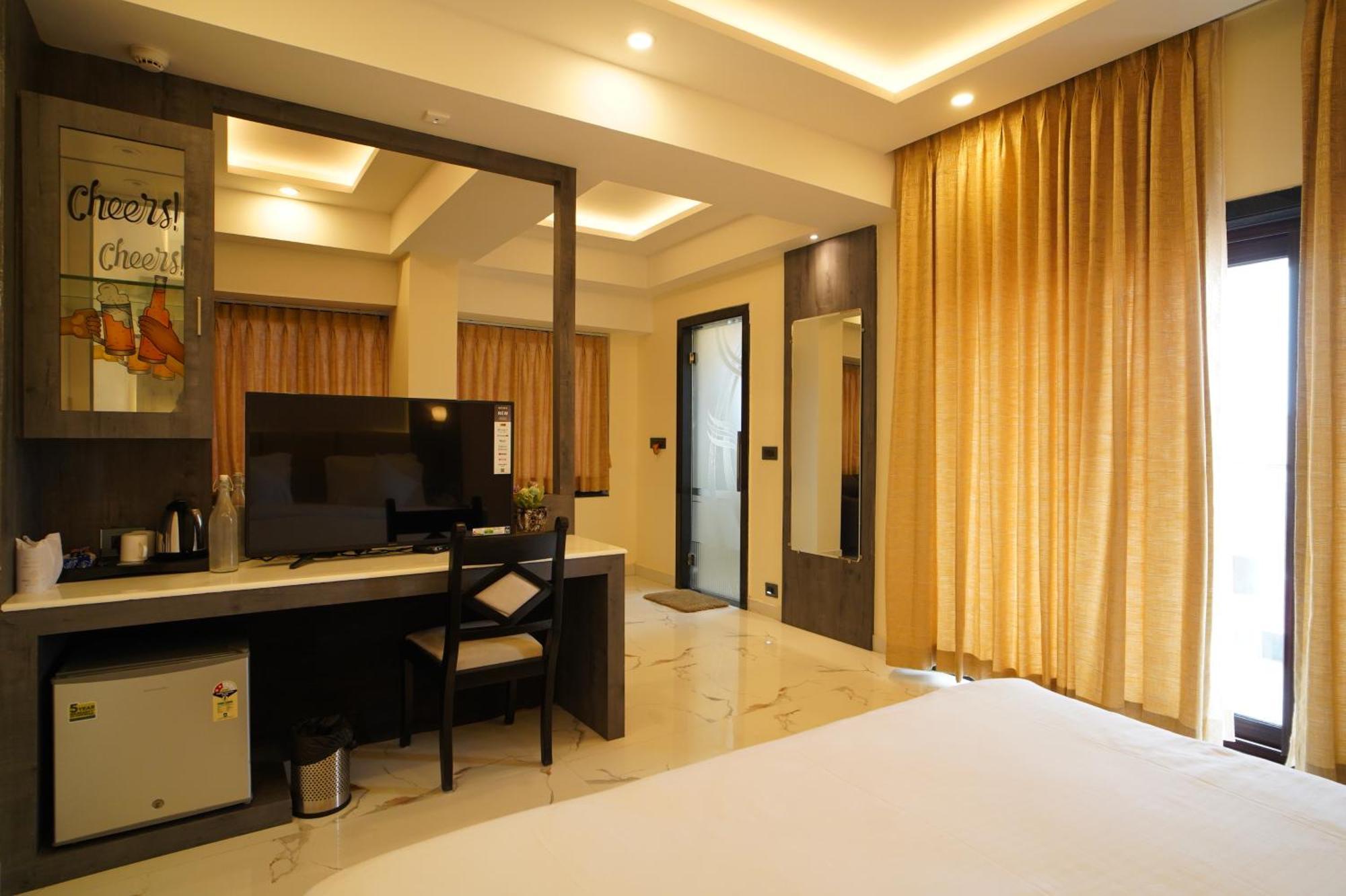 Suite with Pool View