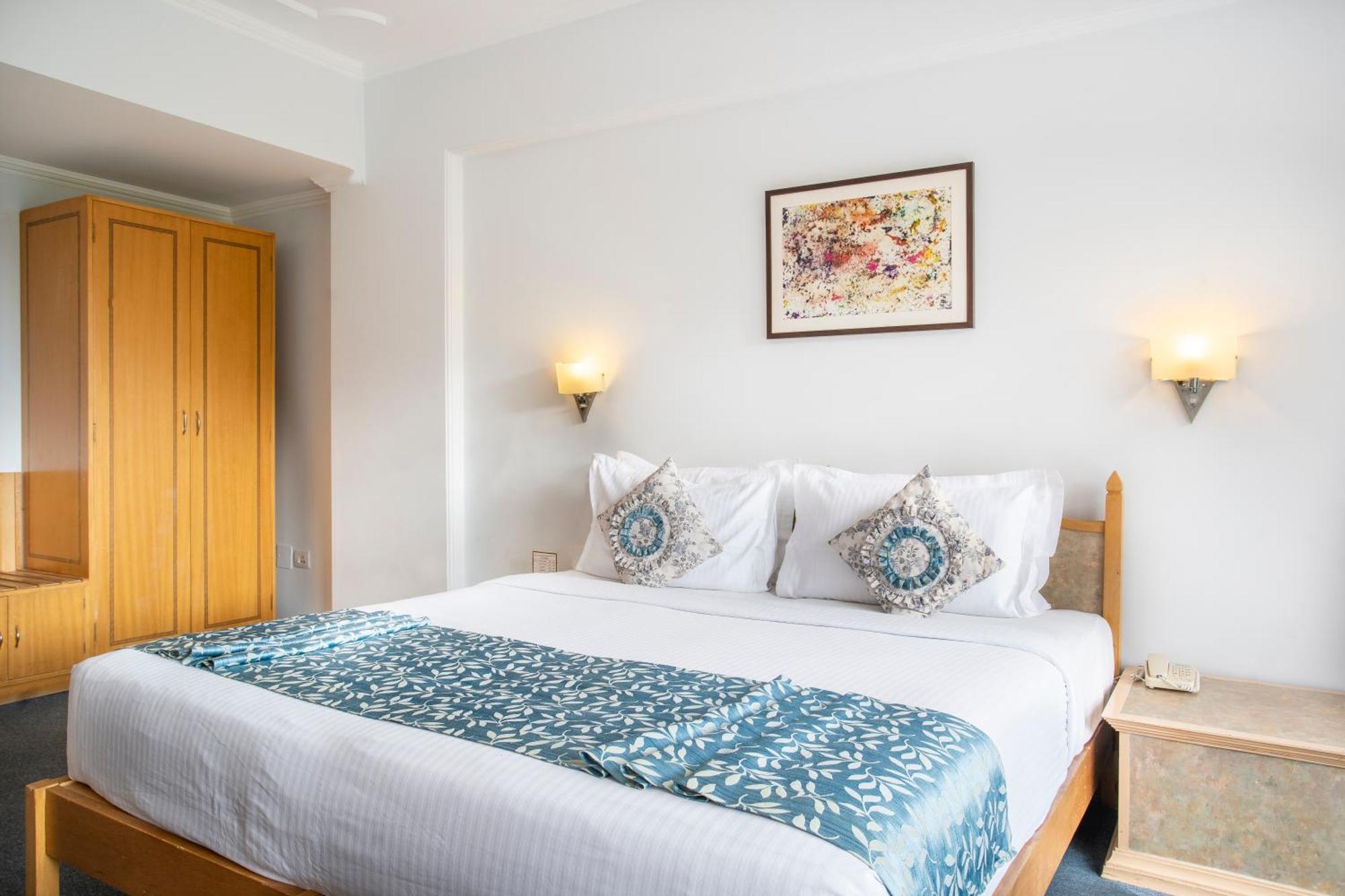 Royal Executive Deluxe Room With Balcony & Valley View