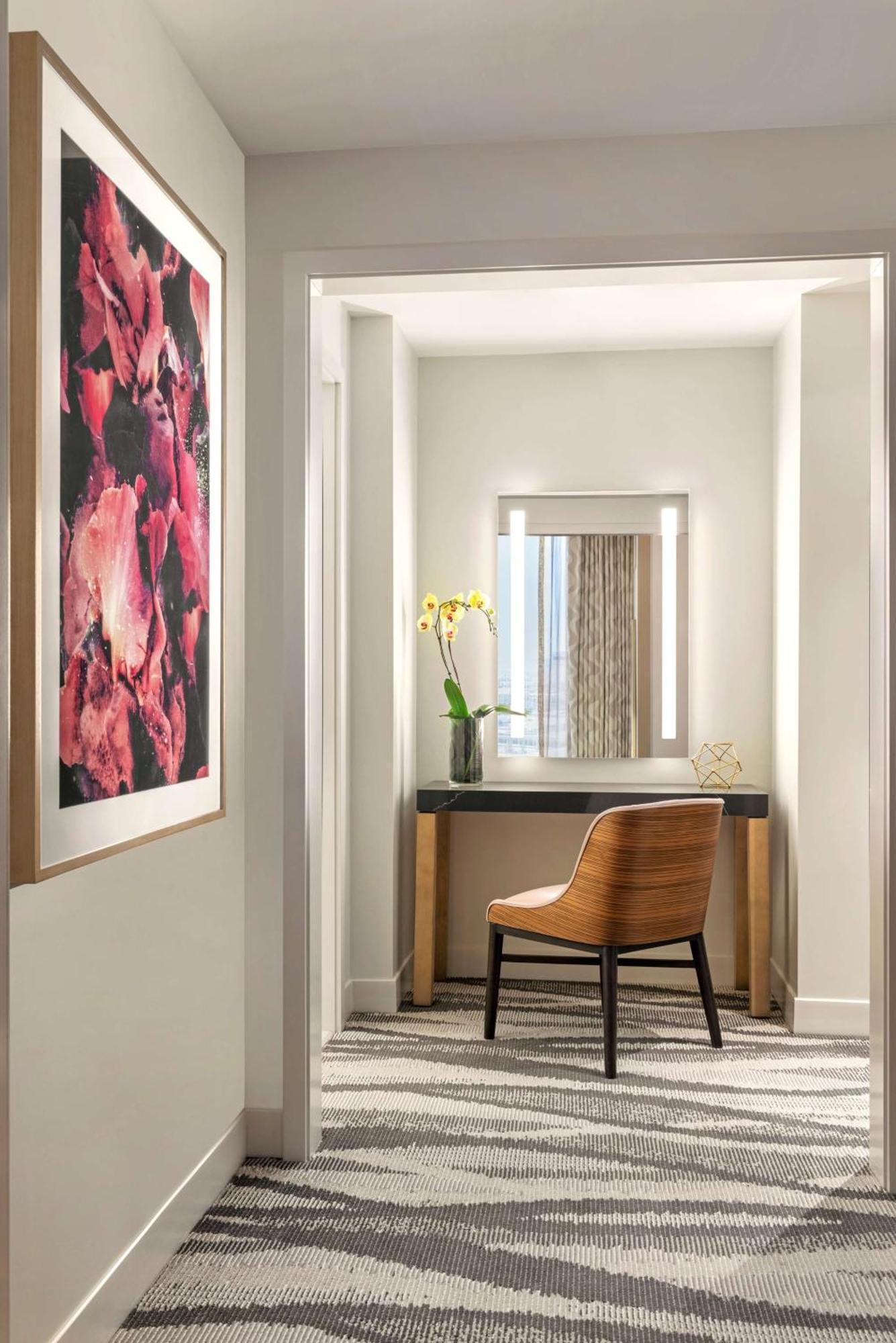 One-Bedroom King Suite with City View,1551310021:JPEG