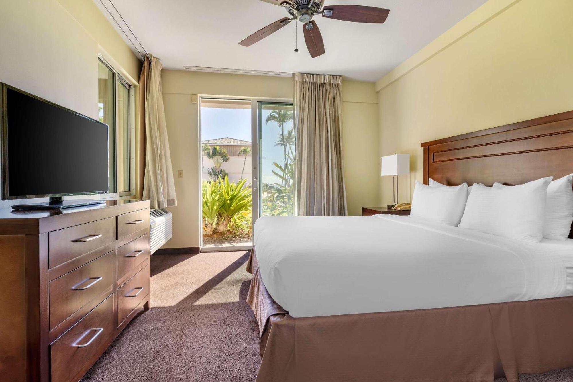 Two Bedroom Partial Ocean with Accessible Tub
