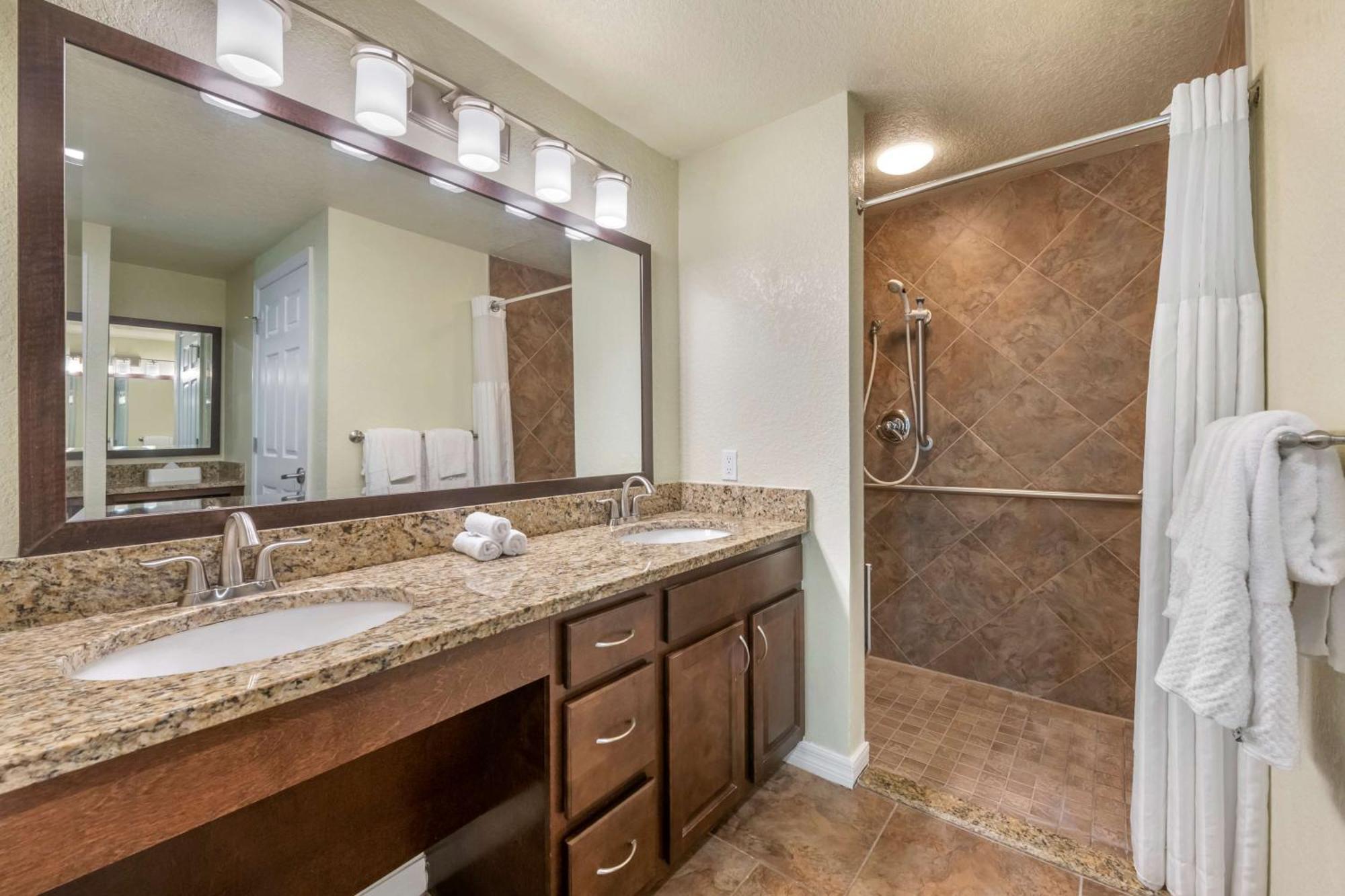 Two Bedroom Suite Roll Shower Accessible,1614787401:JPEG