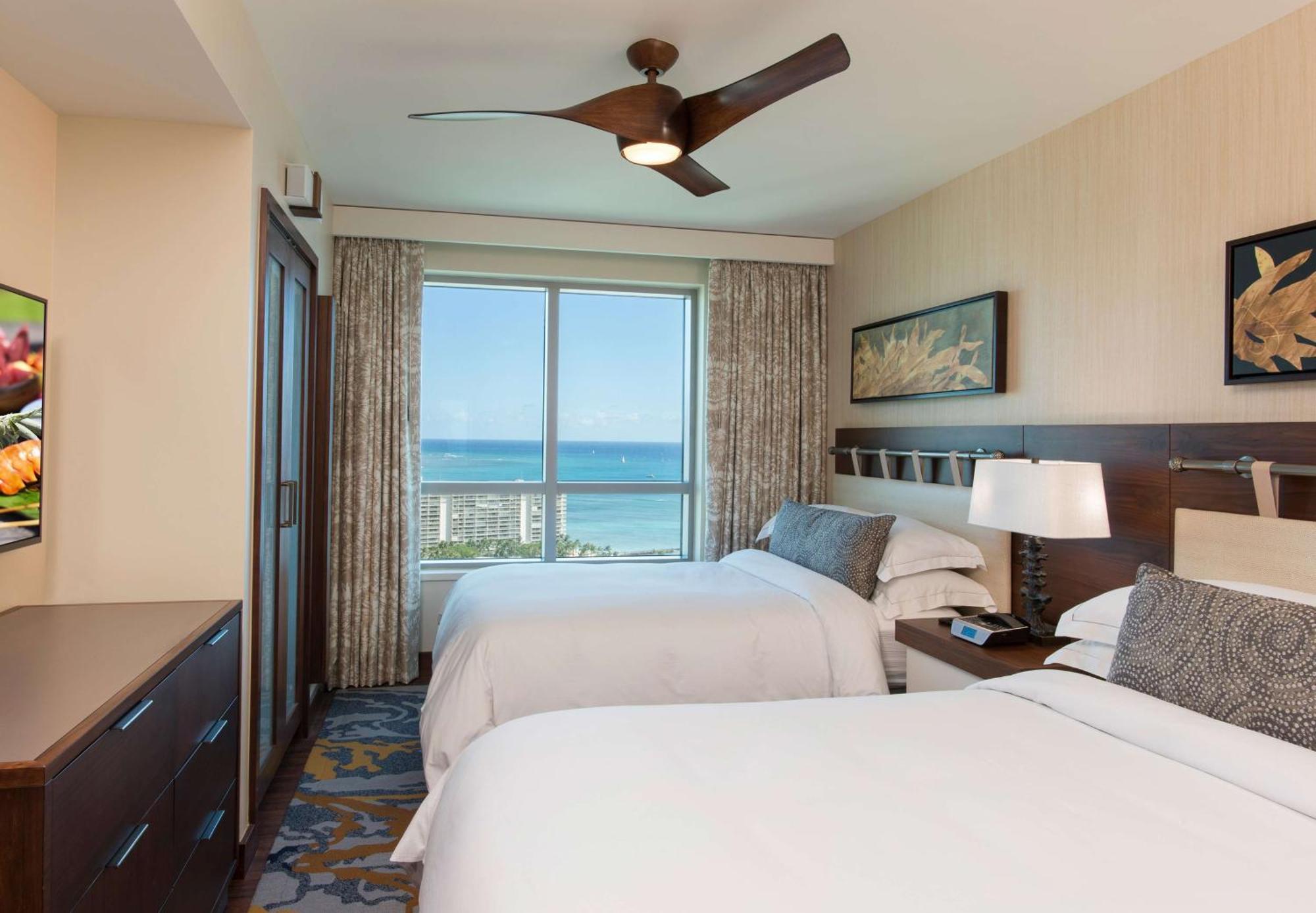 One-Bedroom Luxury Suite Two Double Beds Ocean View,1551653158:JPEG