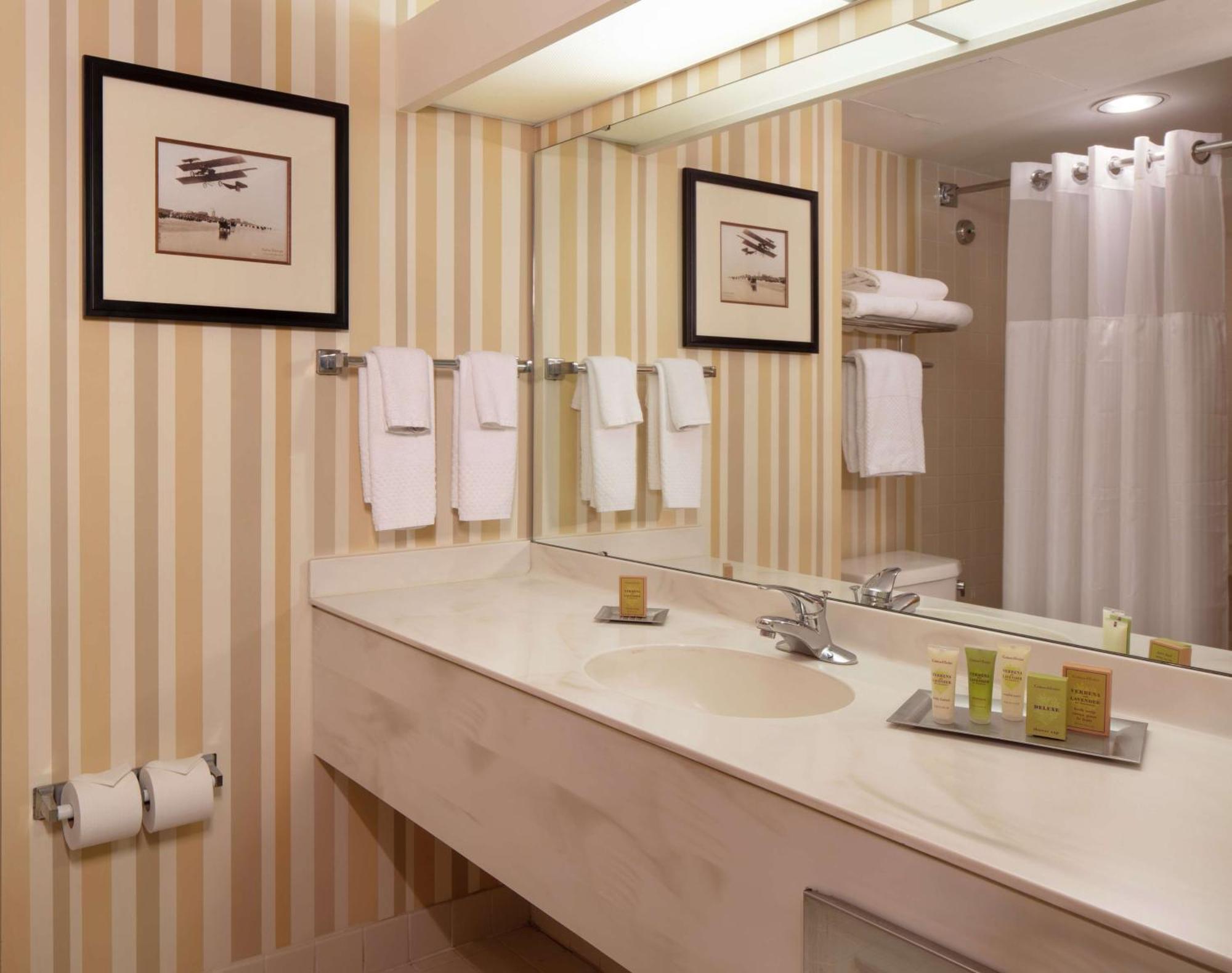 Quarto Queen com 2 Camas Queen-size e Vista do Mar