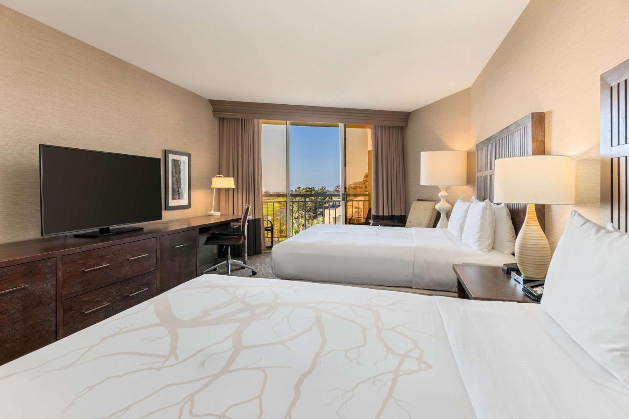 Queen Room Two Queen Beds Coastal Golf View,1552293997:JPEG