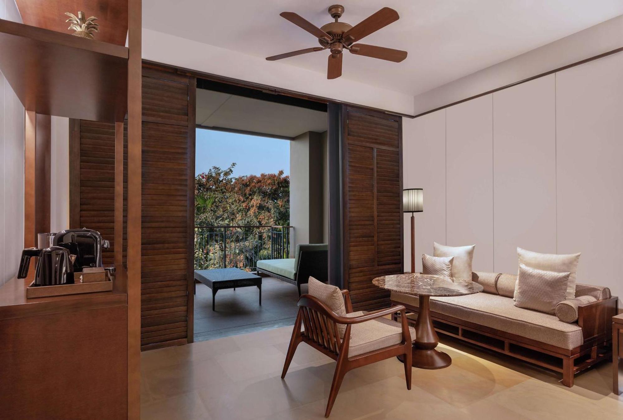 Deluxe Queen Room with Garden Sit-Out