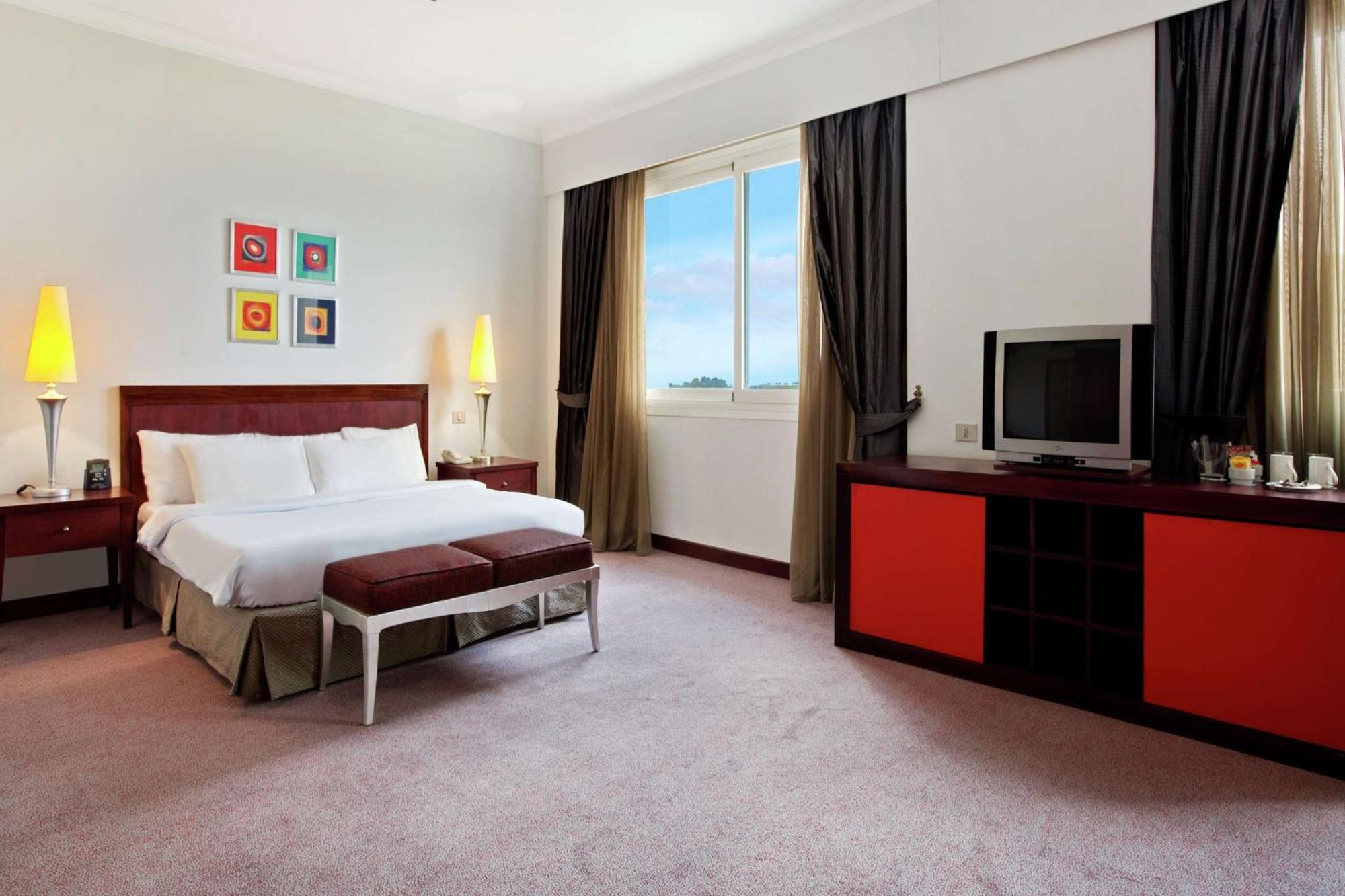 Executive Queen Room,1552688164:JPEG