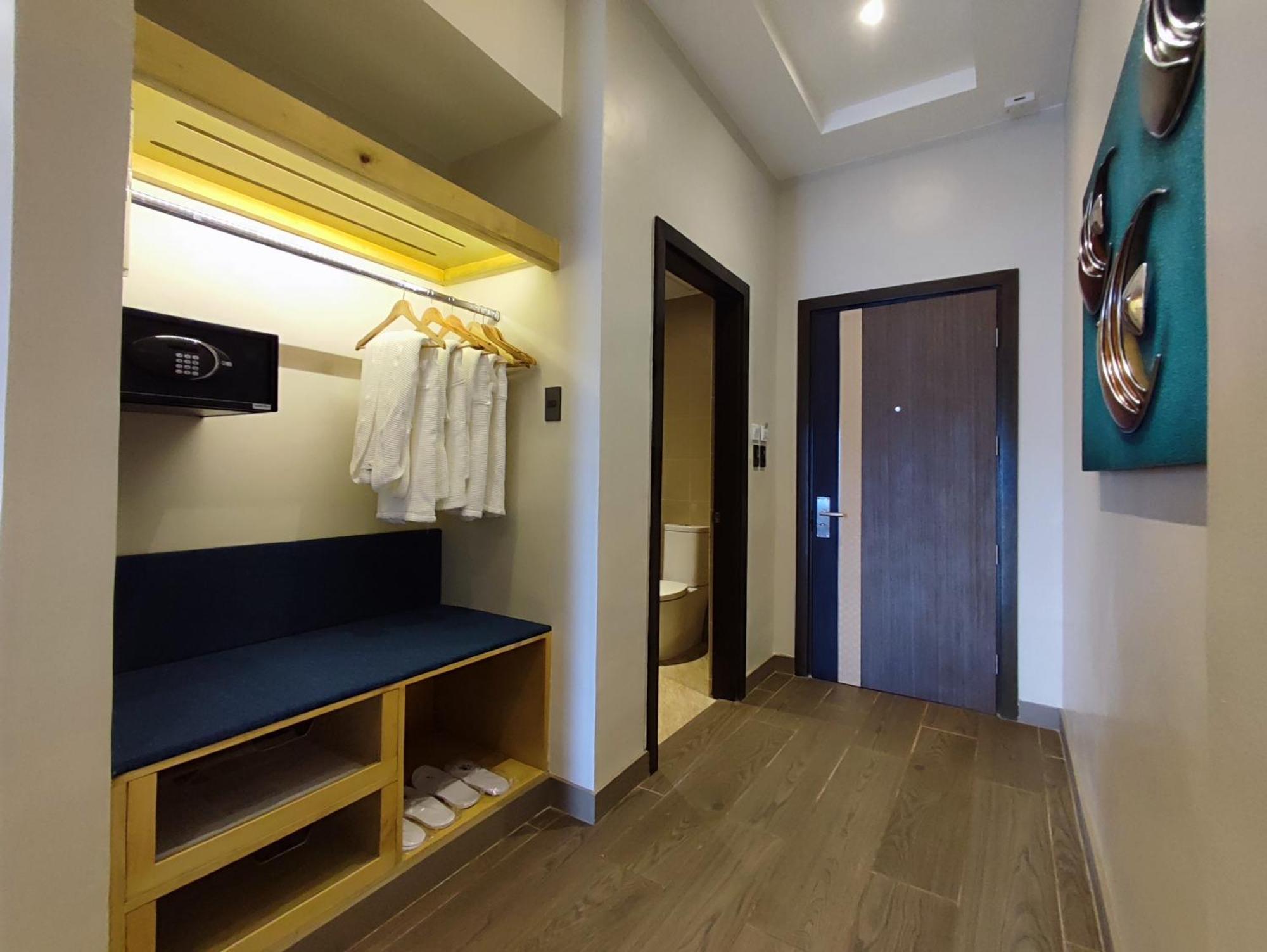 Family Room,1553704237:JPEG