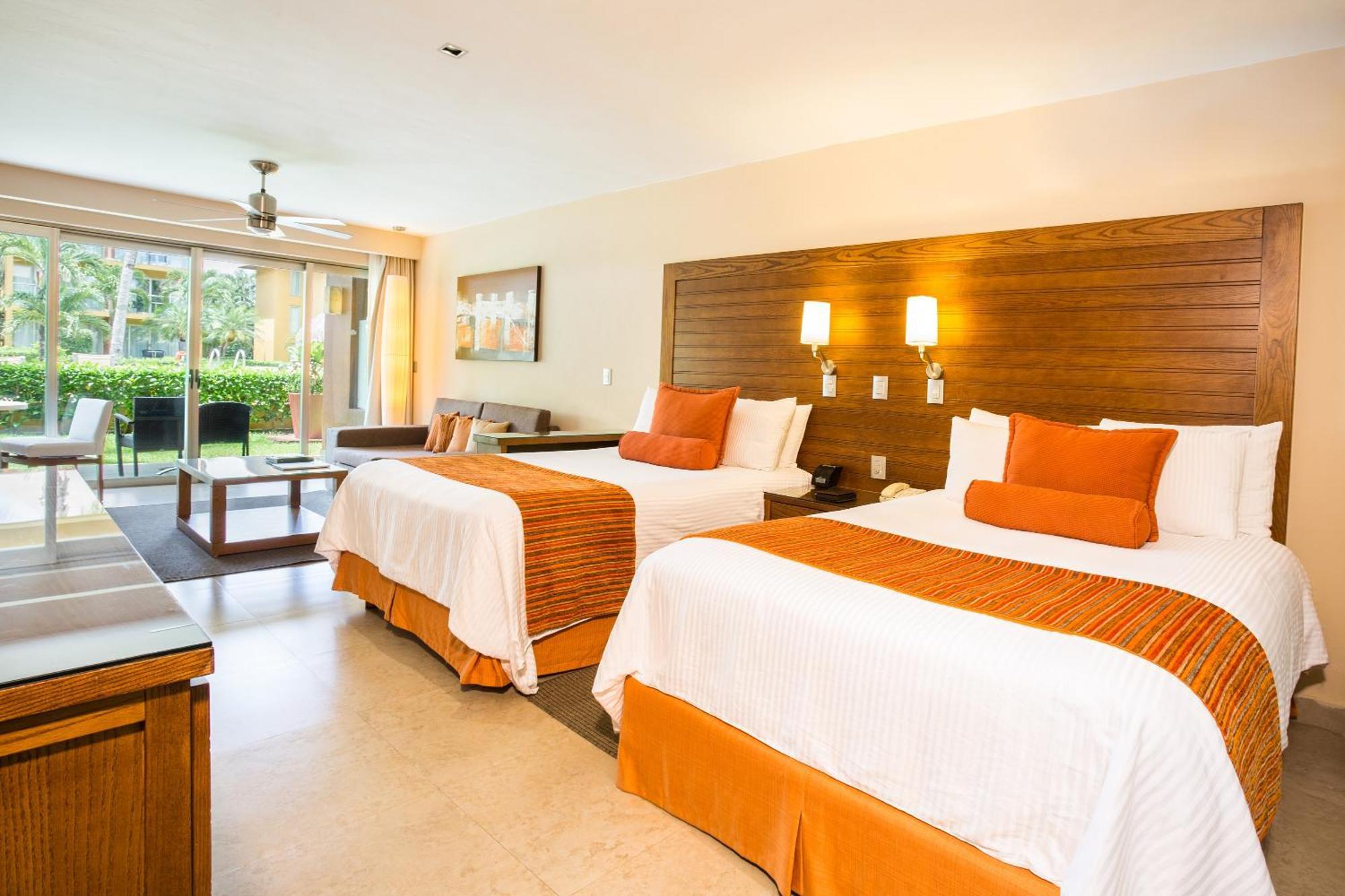 Suite Junior Preferred Club Doble con vistas a la piscina