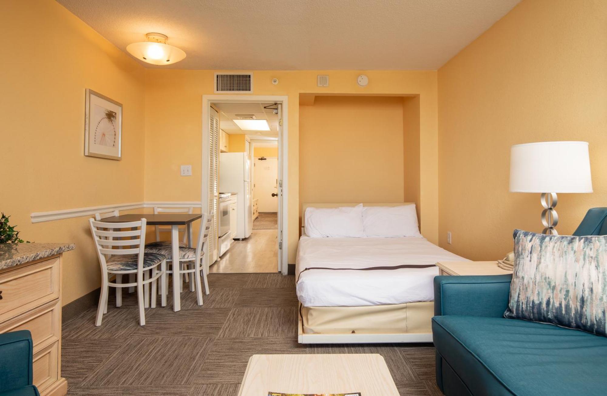 Deluxe One-Bedroom Suite,1555520548:JPEG