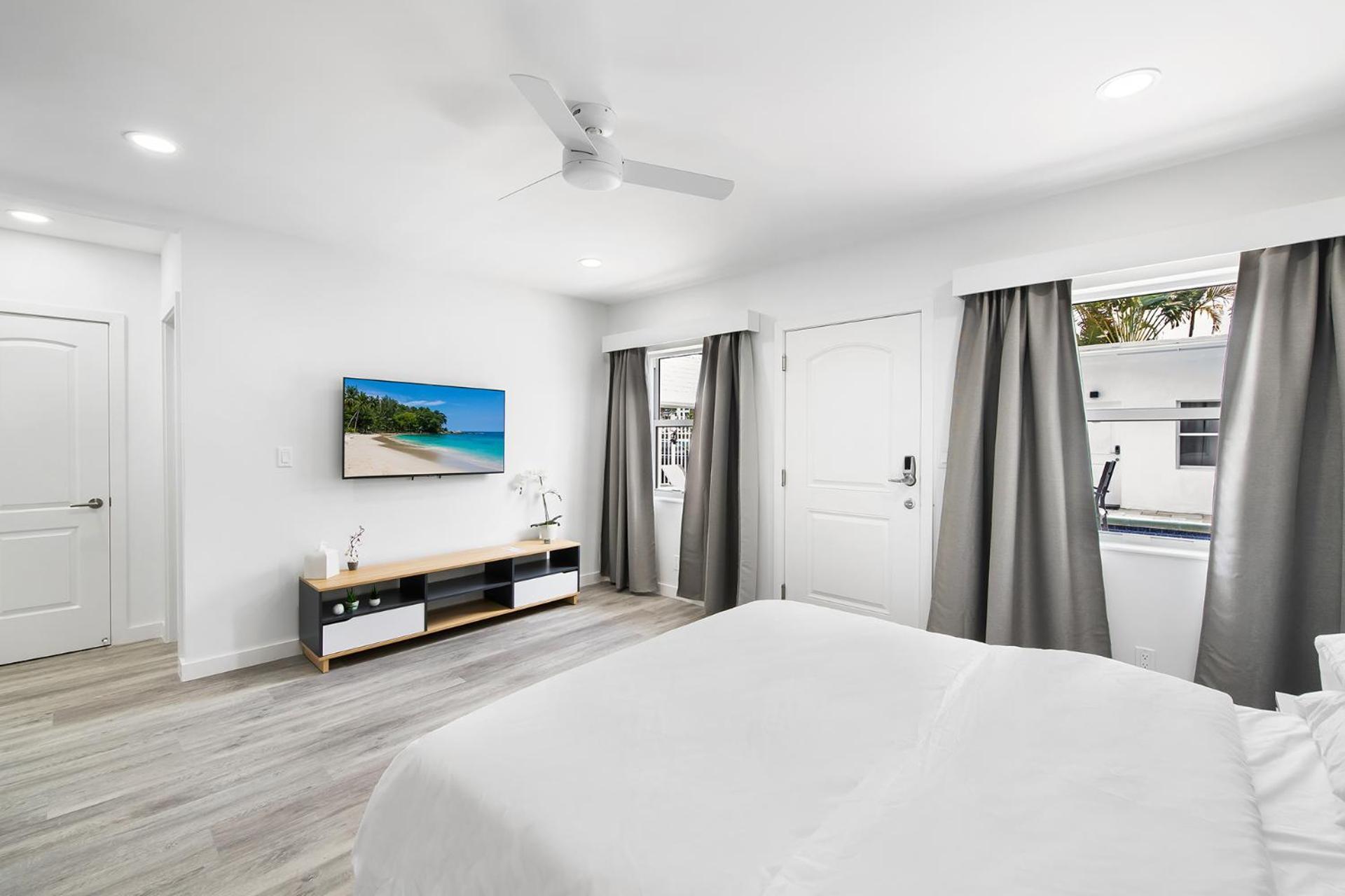 Deluxe Queen Room,1555705816:JPEG