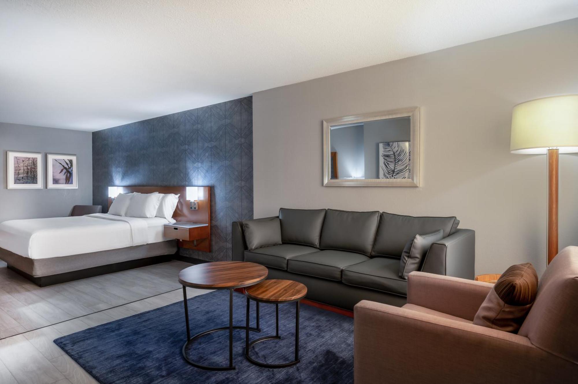 Deluxe King Room with Balcony