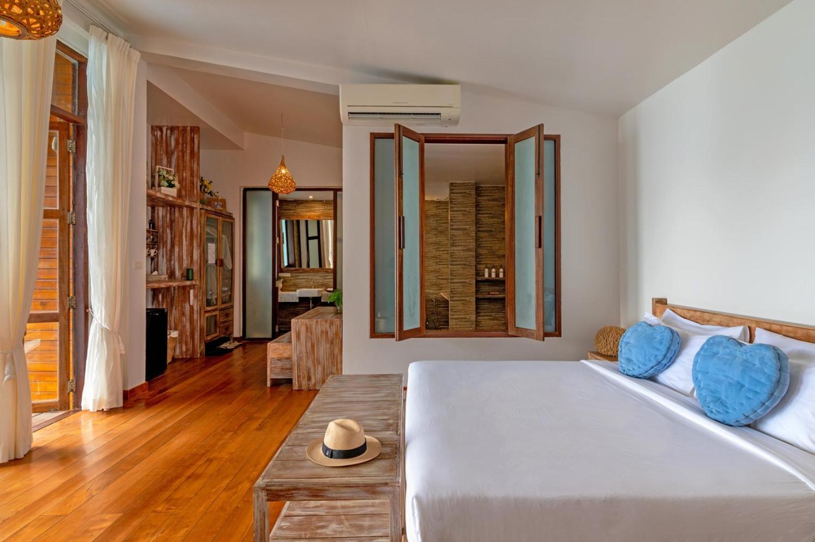 Pool Access Villa