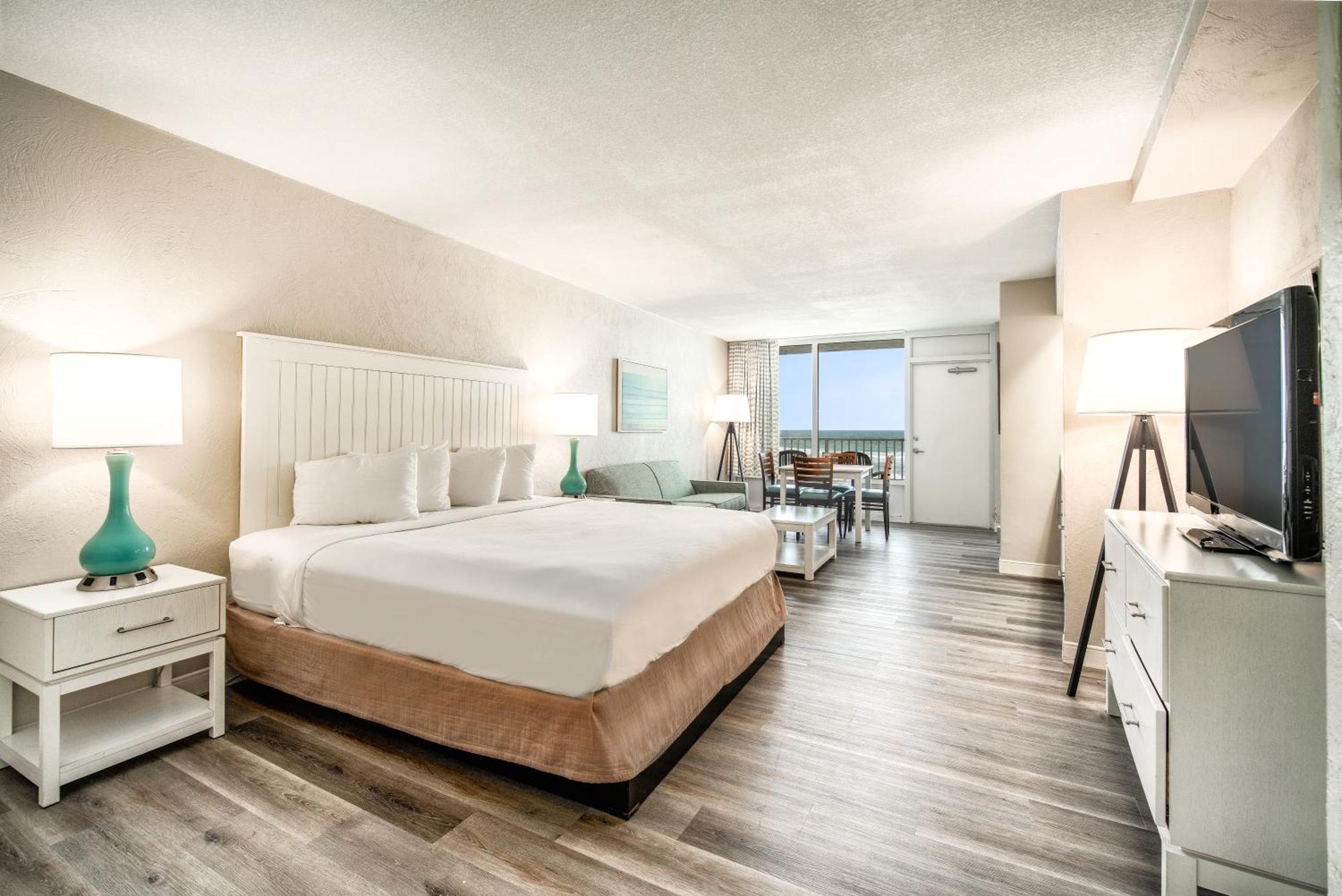 Family Suite with Oceanfront View,1563266695:JPEG