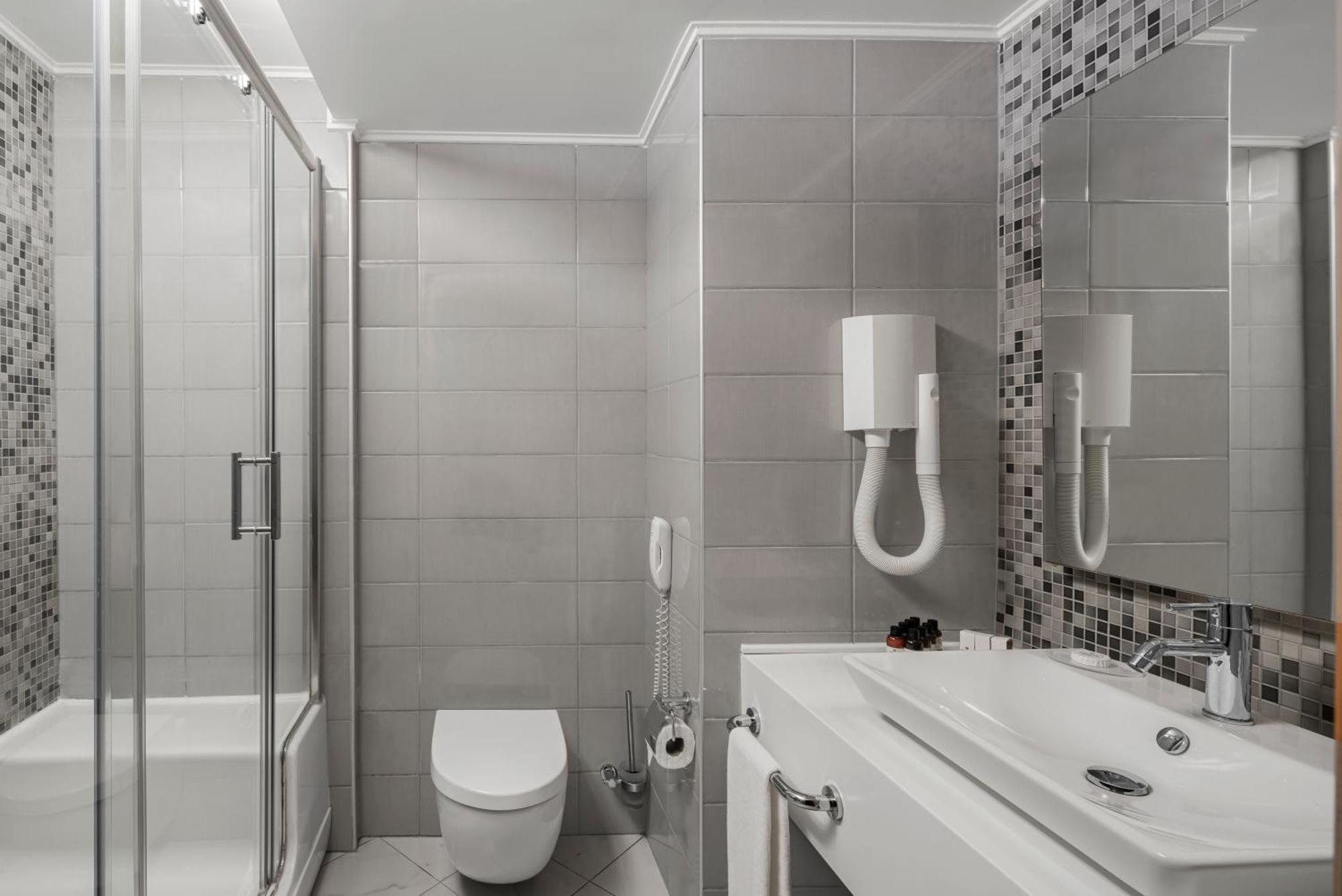 Standart Oda - Deniz Manzaralı (3 Yetişkin + 1 Çocuk)