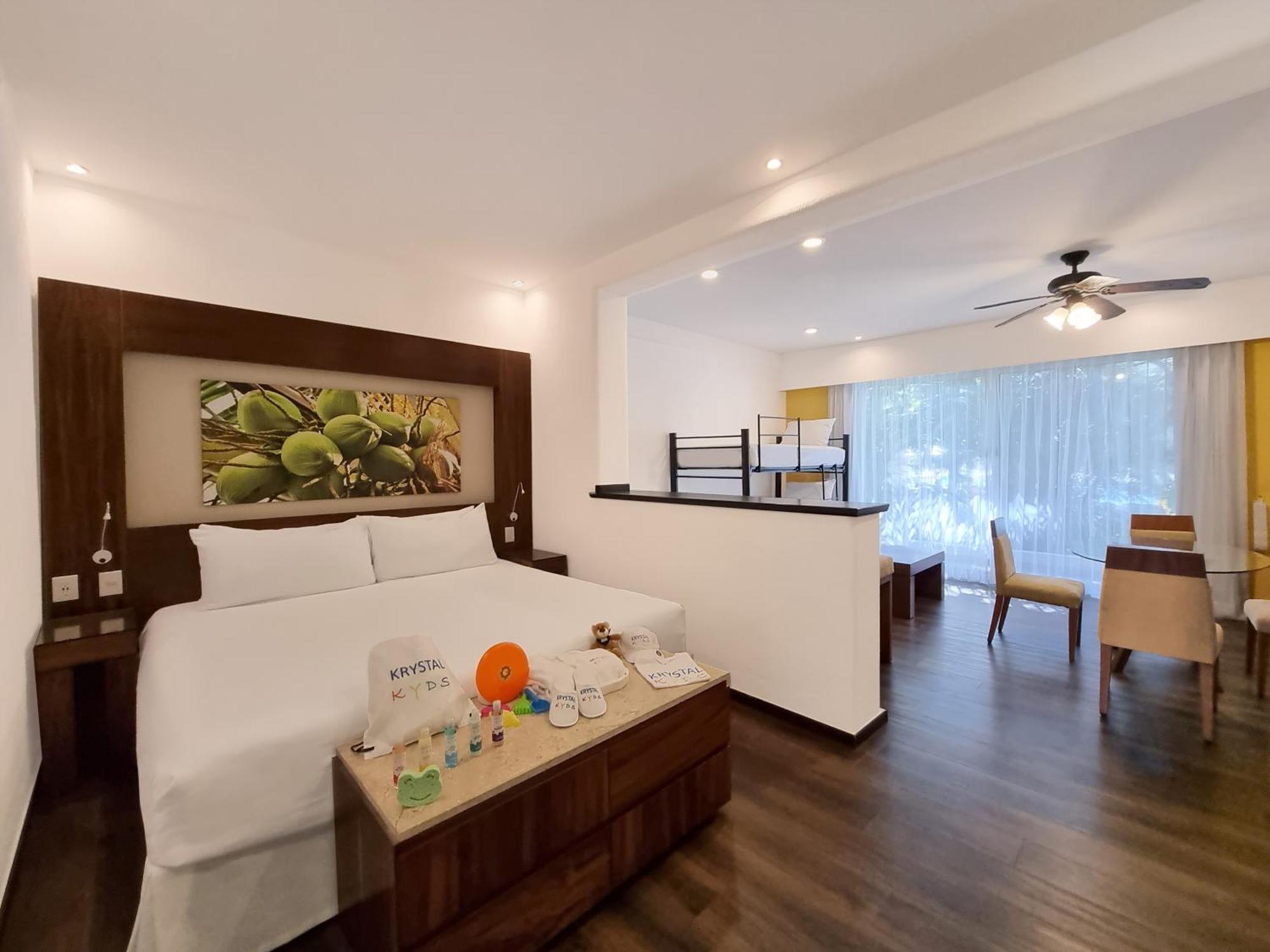 Deluxe Family Room