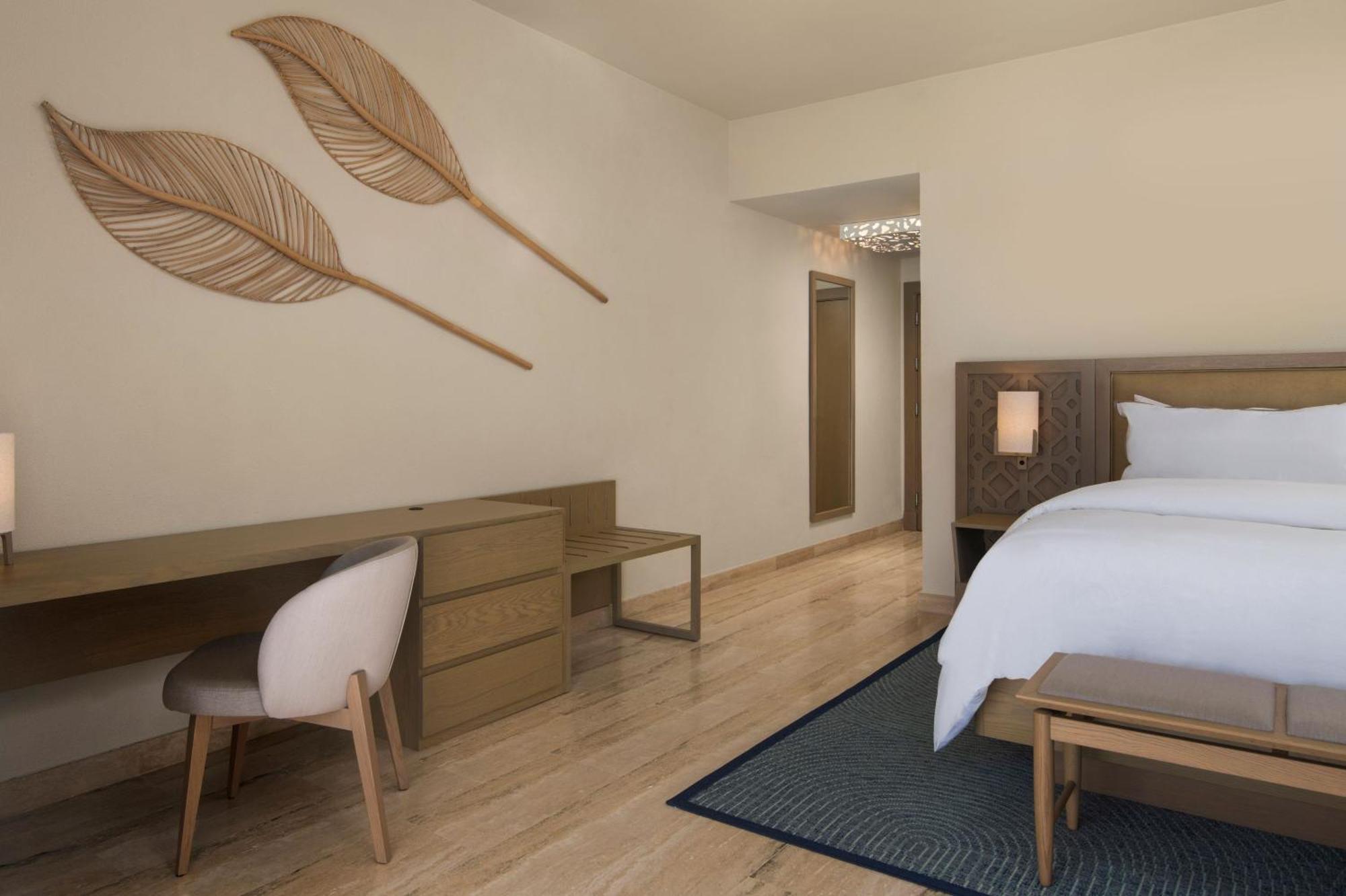 Traditional Guest room 1 King,1565575063:JPEG