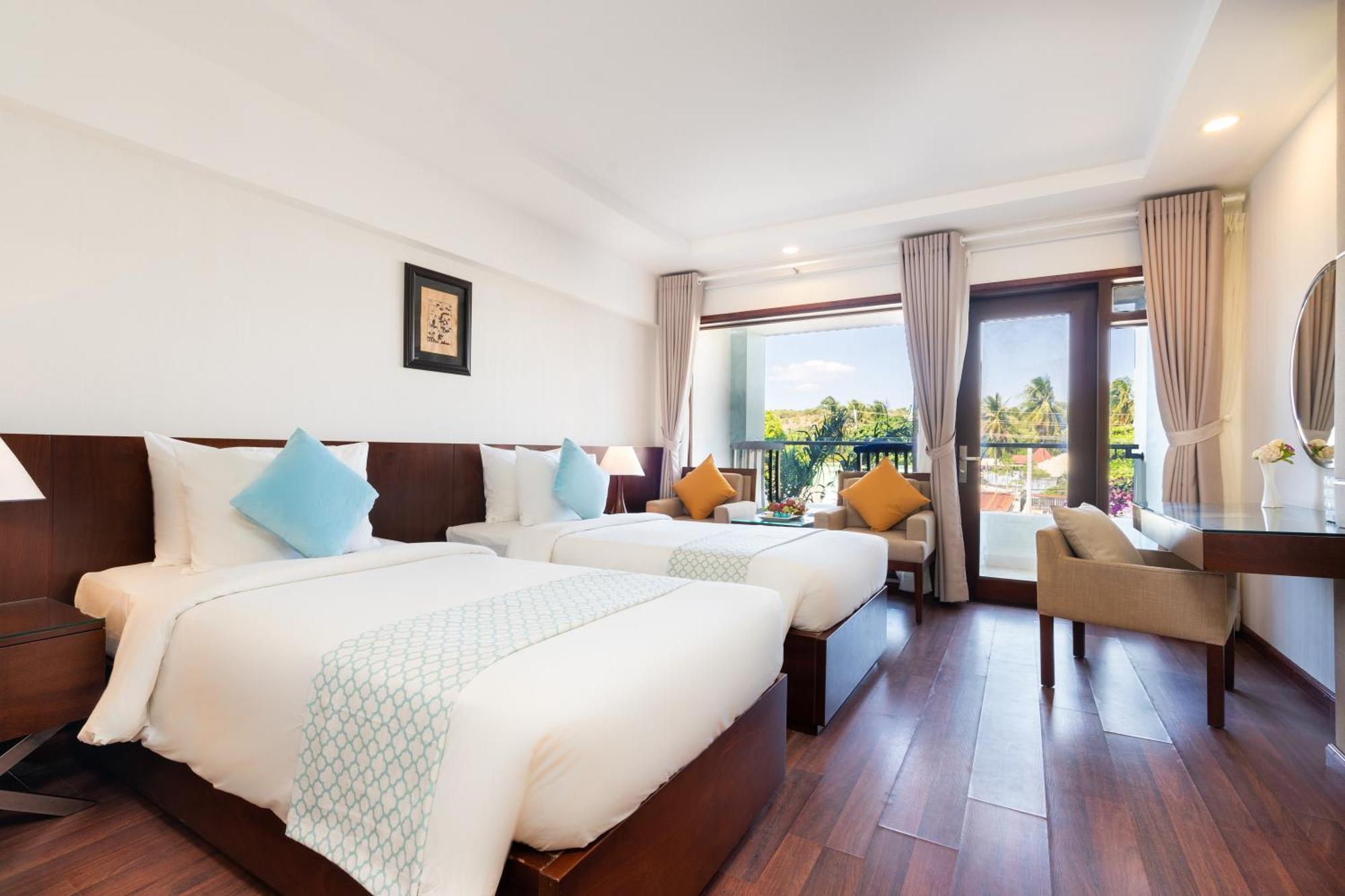 Superior Twin Room with City View
