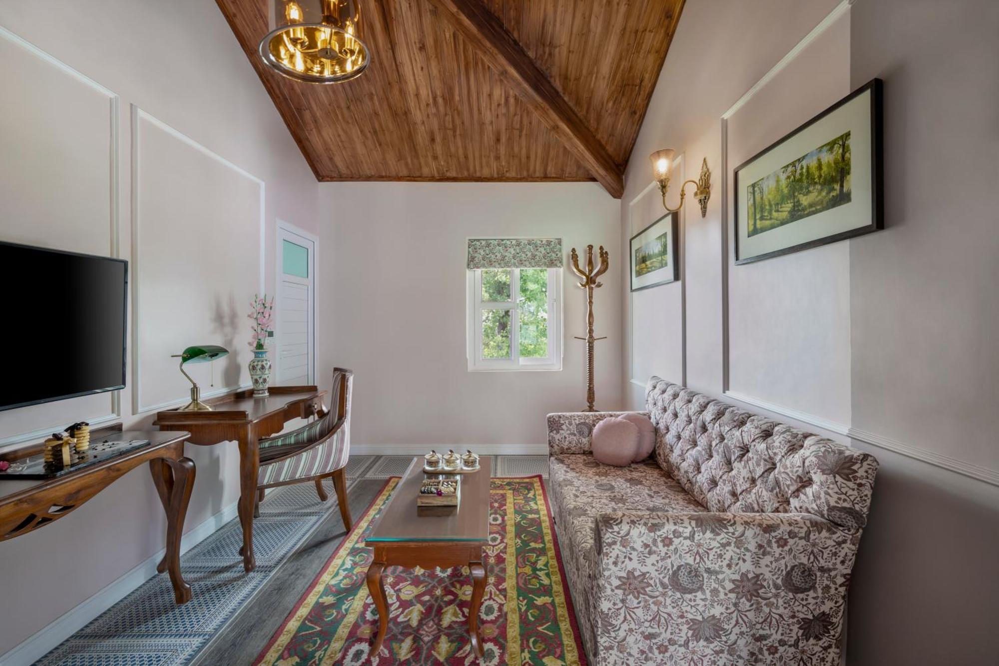 Executive Club Suite With Private Balcony,1586933102:JPEG