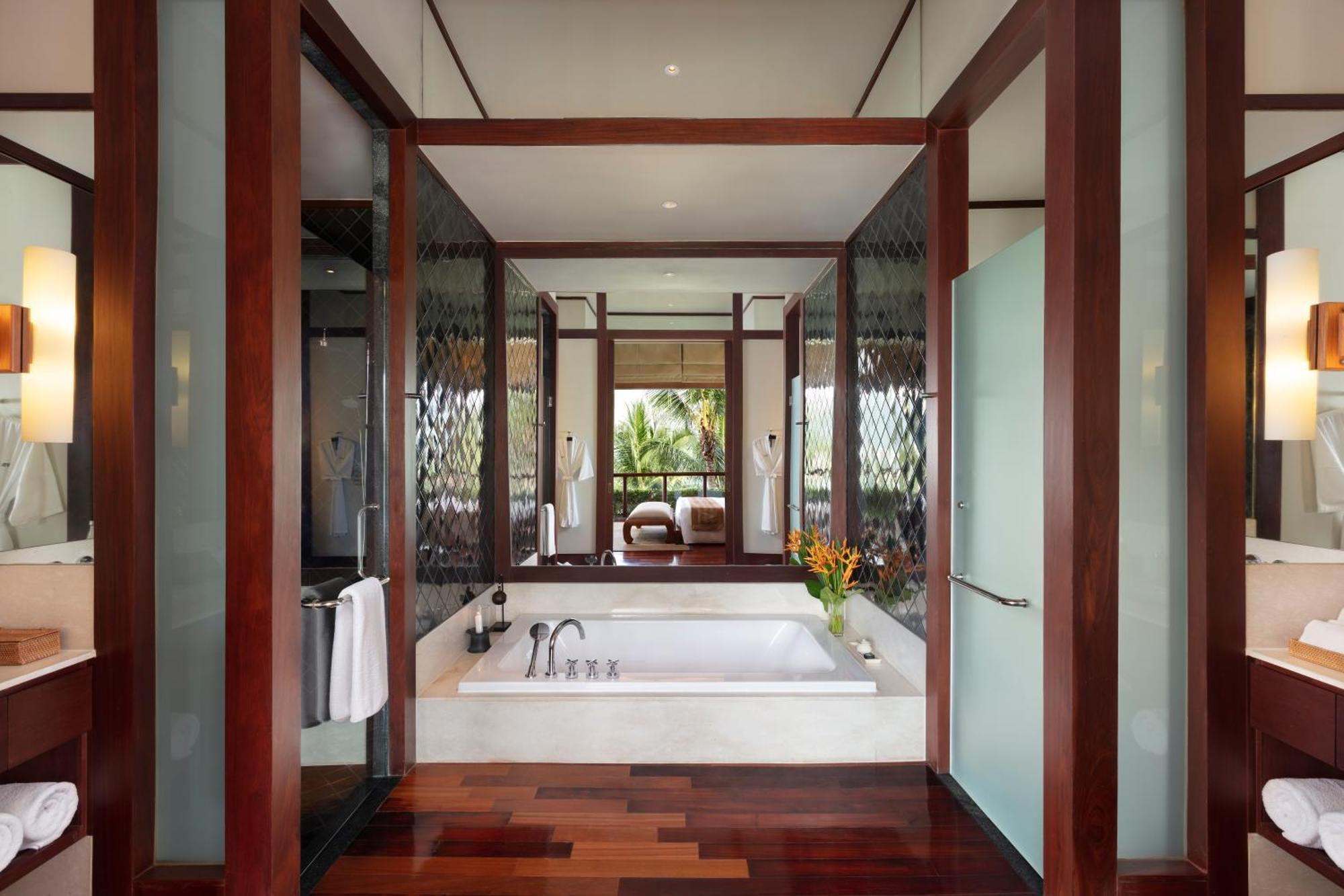 Three-Bedroom Penthouse Pool Suite