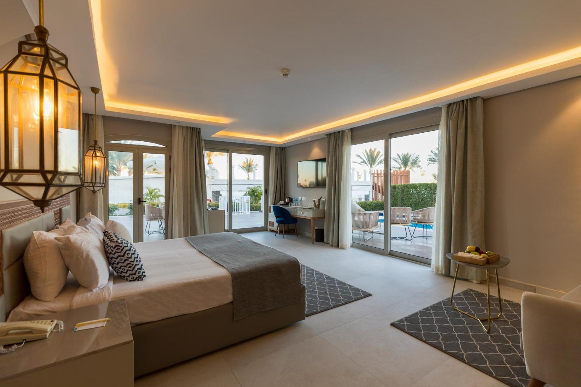 Diamond Pool Suite Posh Club