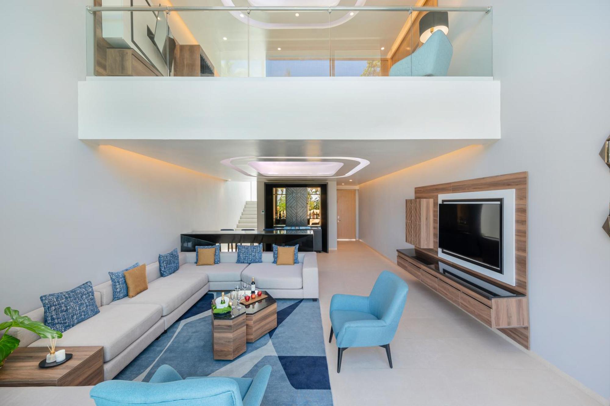 Suite Presidencial con cama extragrande, bañera de hidromasaje y vistas al mar
