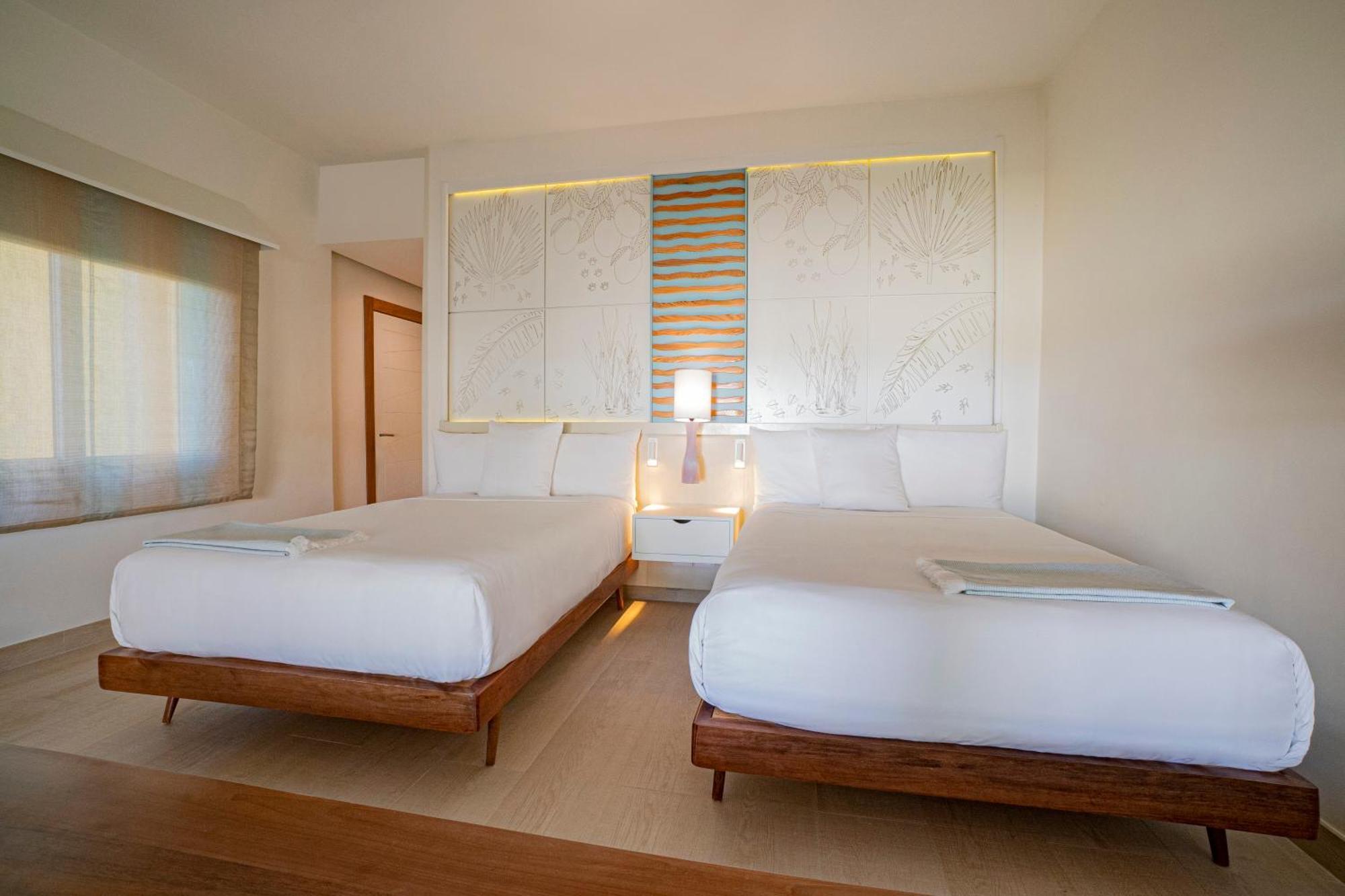 Junior Suite Ocean Front Pool Access