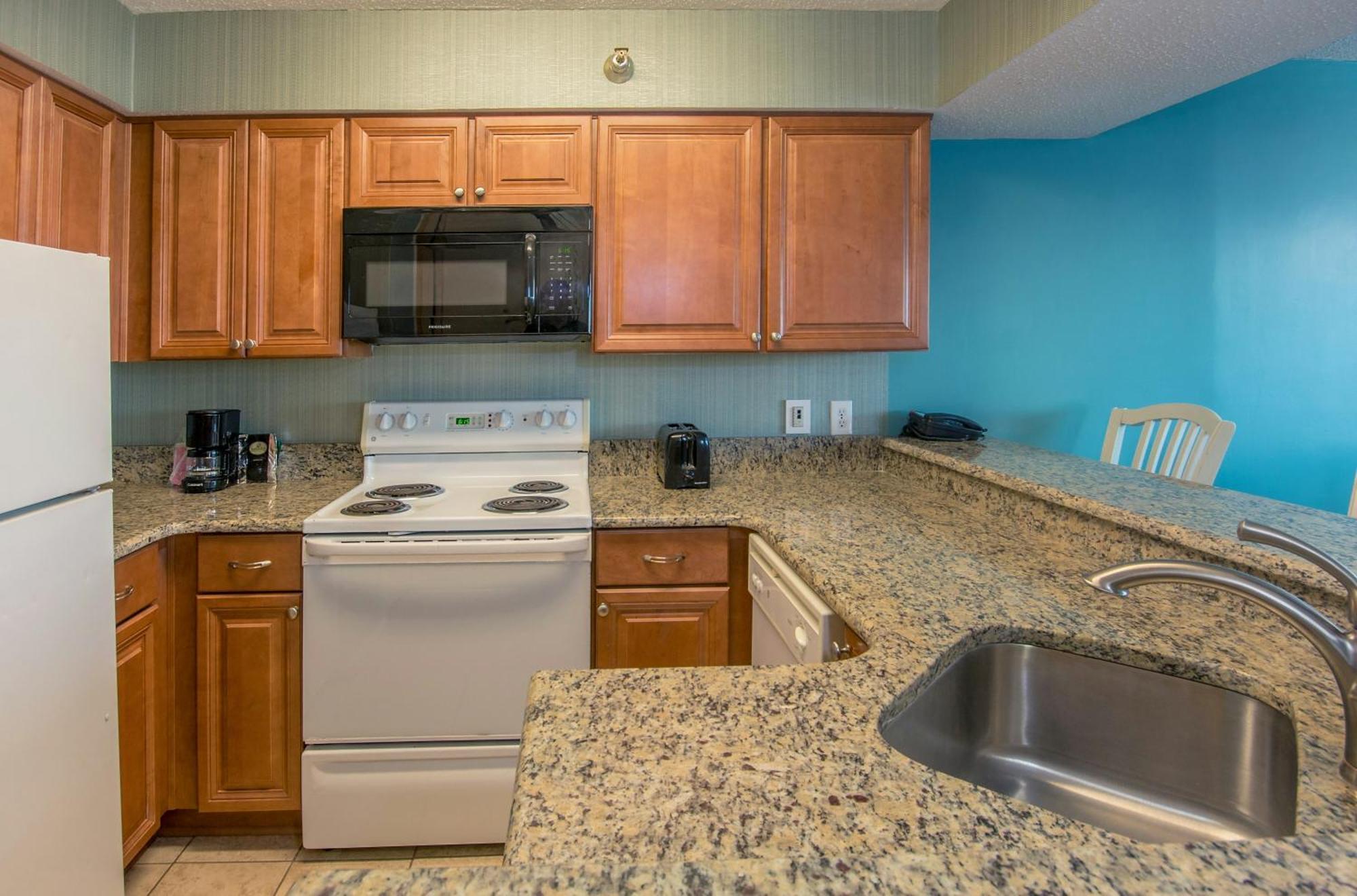 Oceanfront Deluxe One Bedroom King Condo