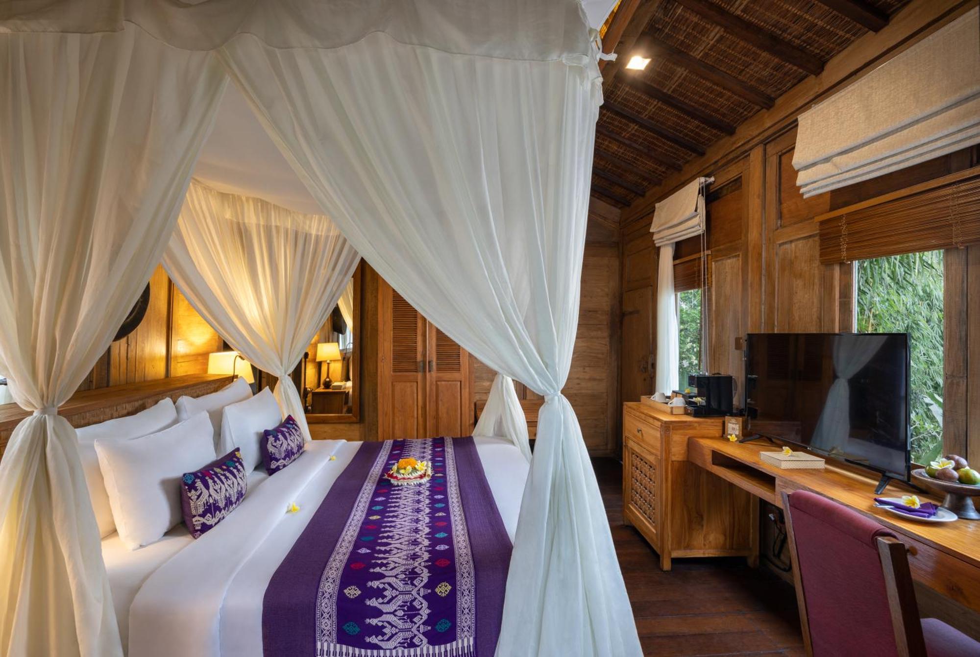 Wooden One-Bedroom Pool Villa Living Room