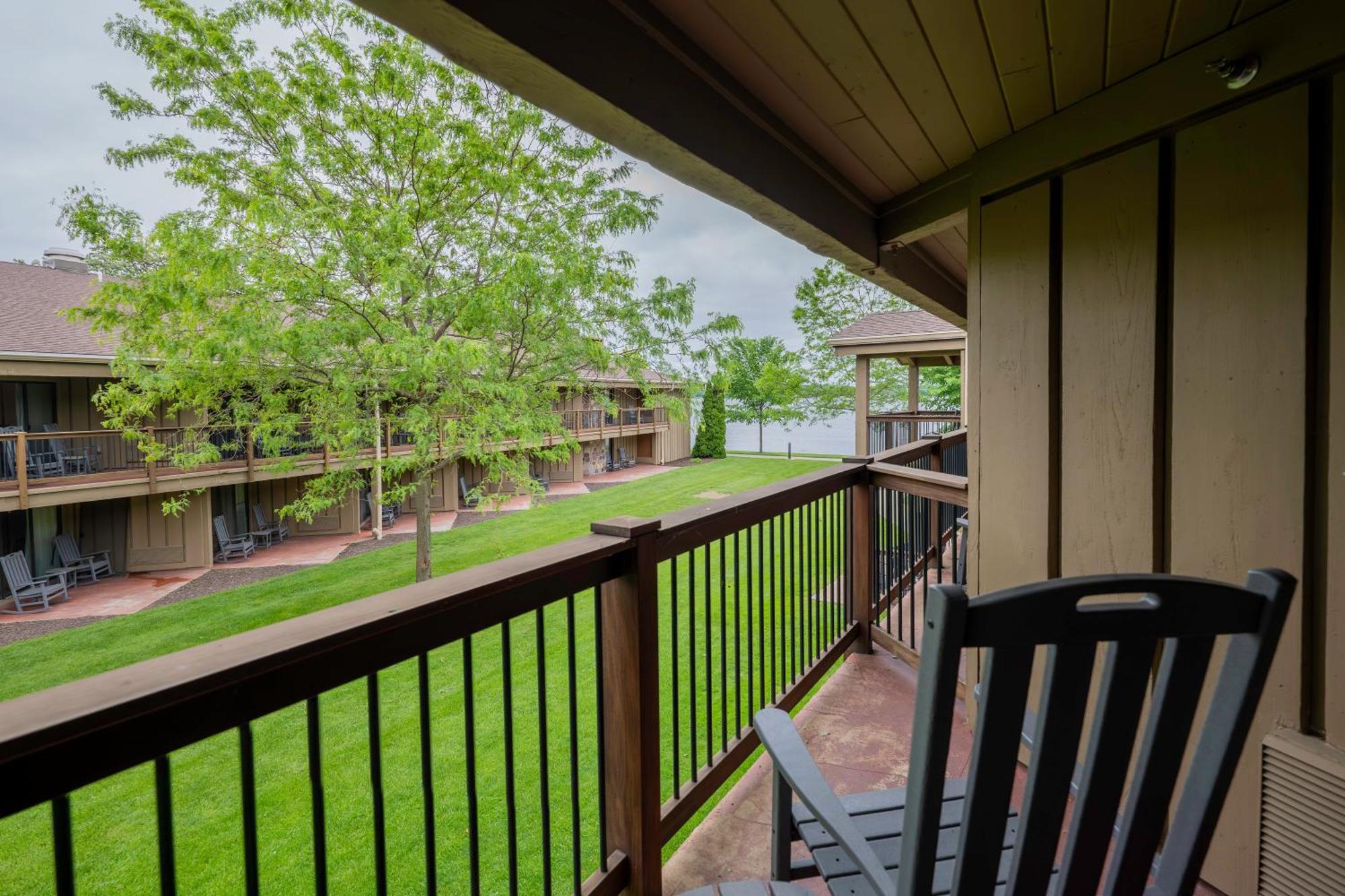 Lodges Queen Loft 1.5 Bathroom