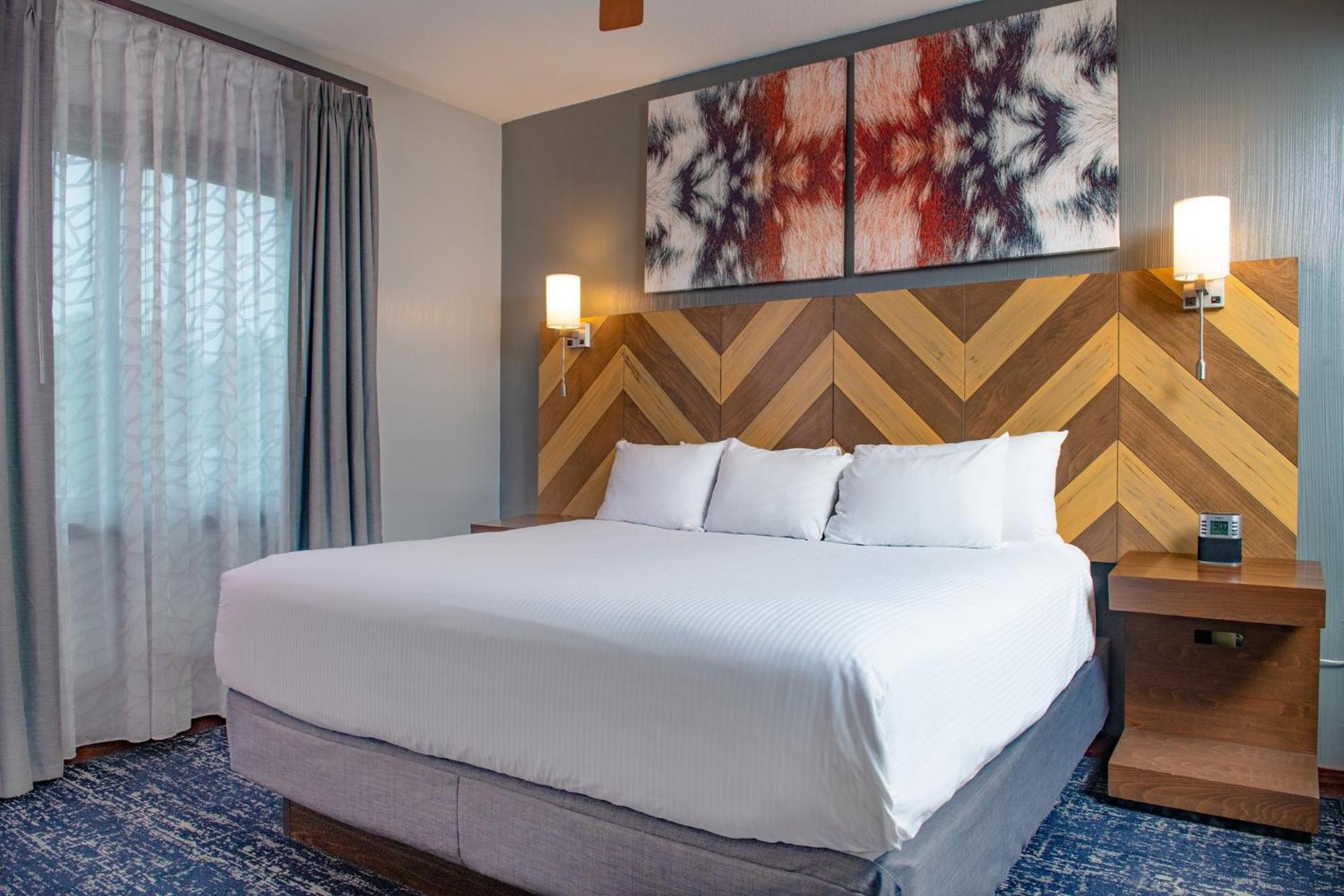 Two-Bedroom Suite,1607690656:JPEG