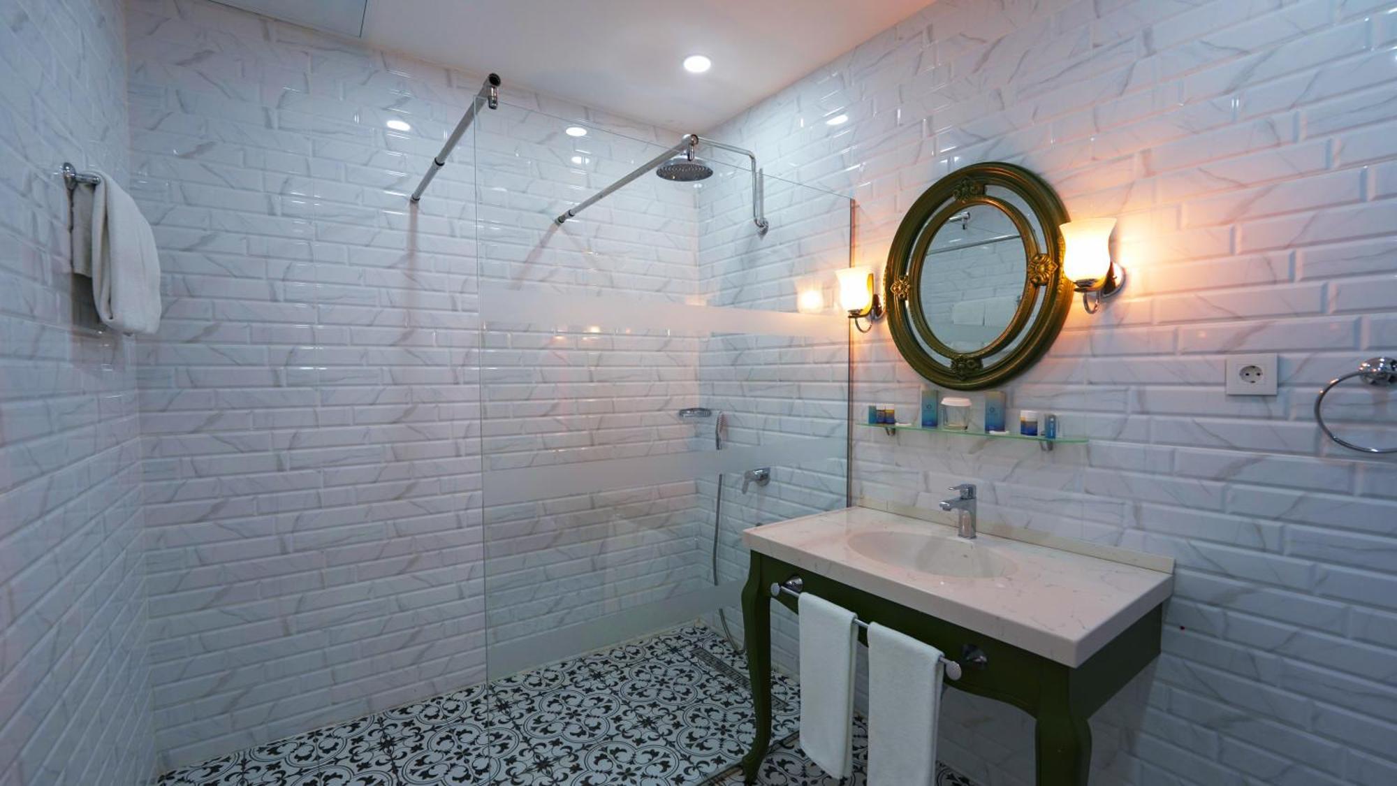 Deluxe Double or Twin Room with Sea View
