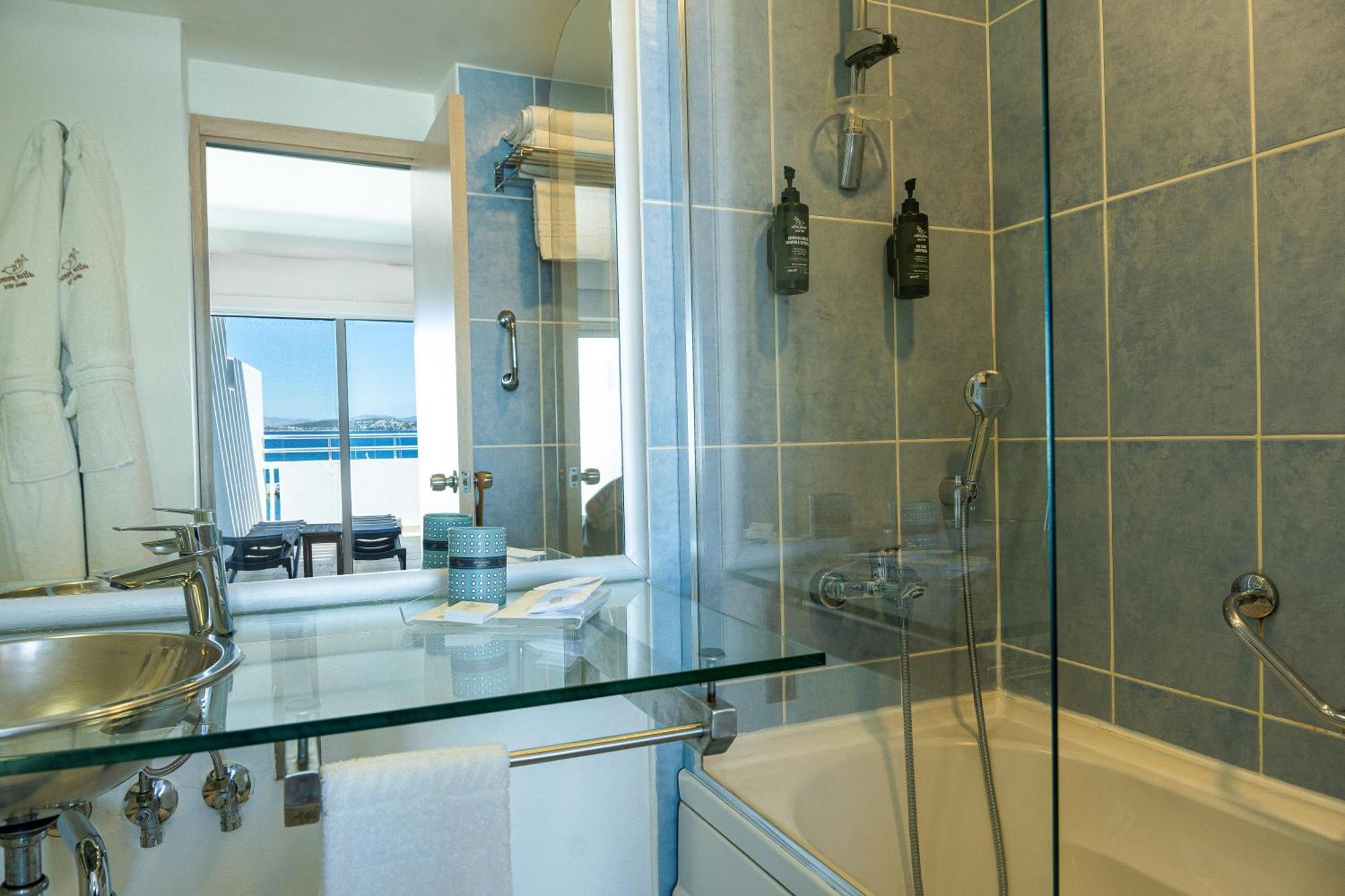 Deluxe Double Room with Land View