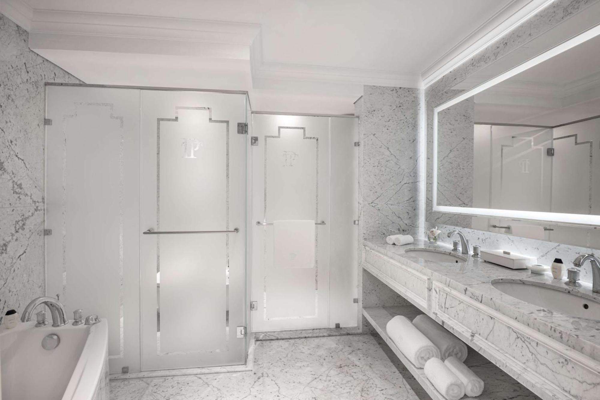 Deluxe Three-Bedroom Suite