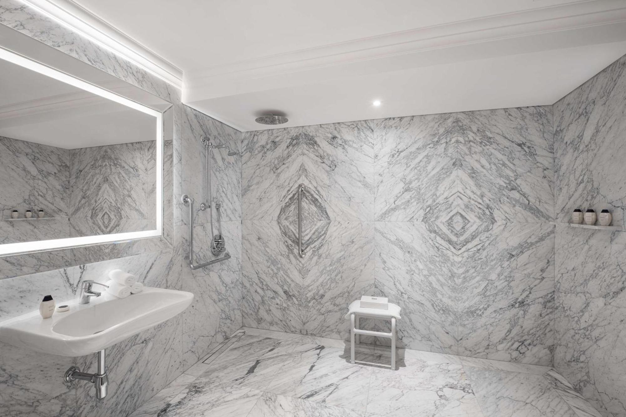 Deluxe King Room - Mobility Access