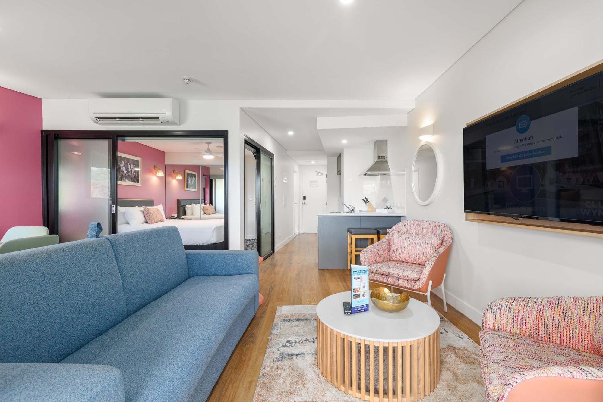 Deluxe One-Bedroom Apartment,1613431626:JPEG