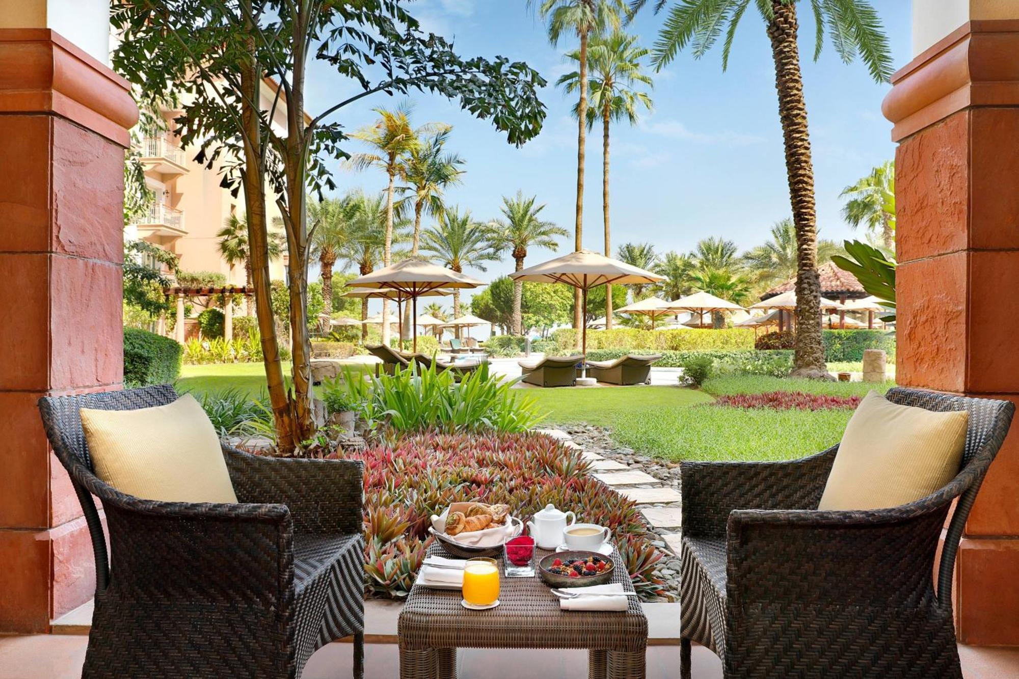Club Garden Room 1 King Bed Club Lounge Access 5 Culinary Presentations Including Flowing Beverages