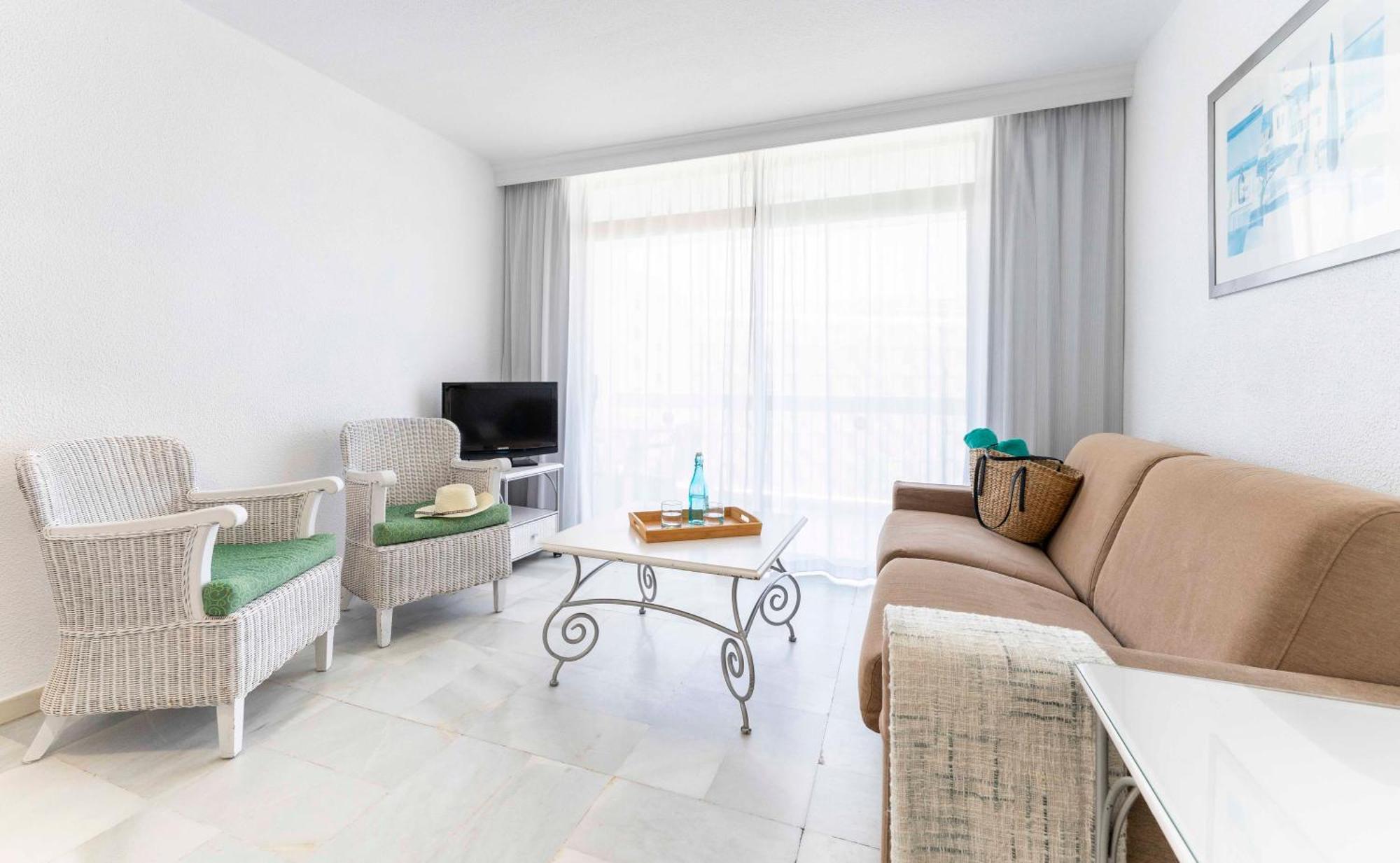 Two-Bedroom Apartment Sea View