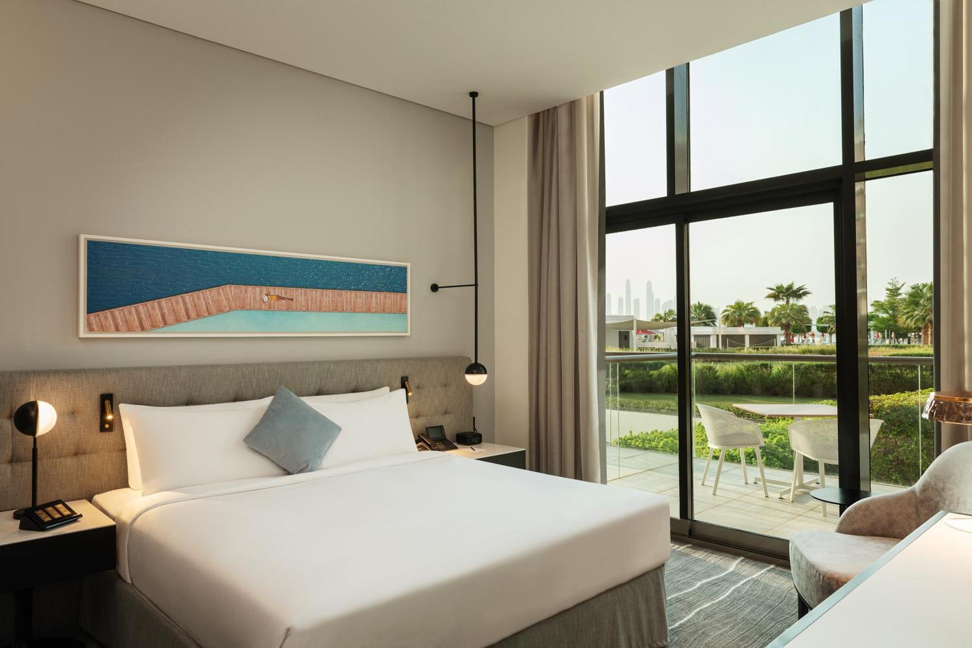 One-Bedroom Suite Sofa Bed Garden Access Balcony Kitchen & Sofa Bed