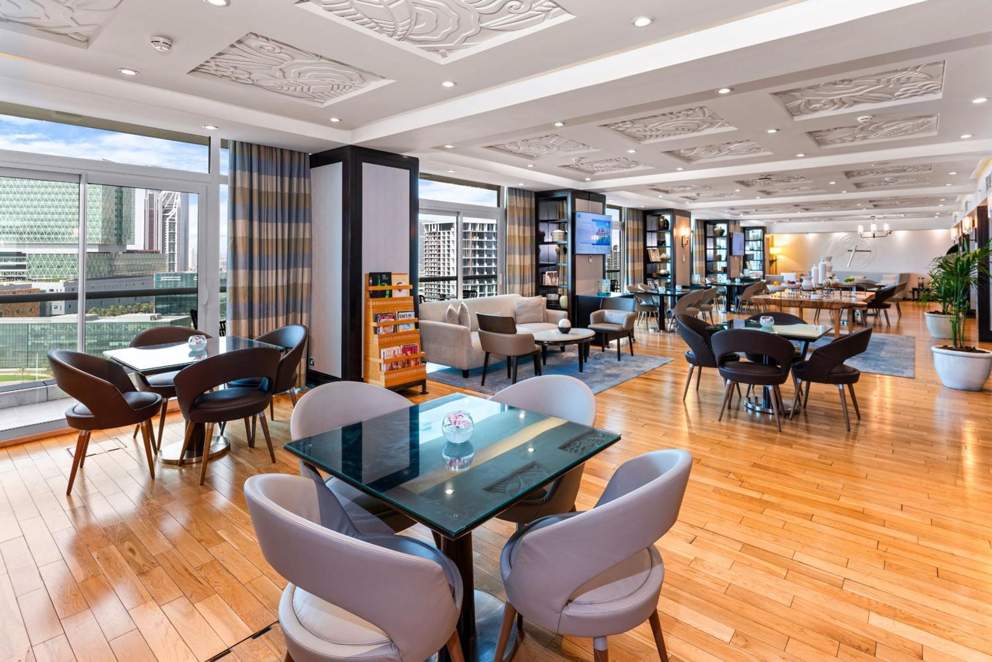 Suite con balcón y vistas al mar - Acceso al salón