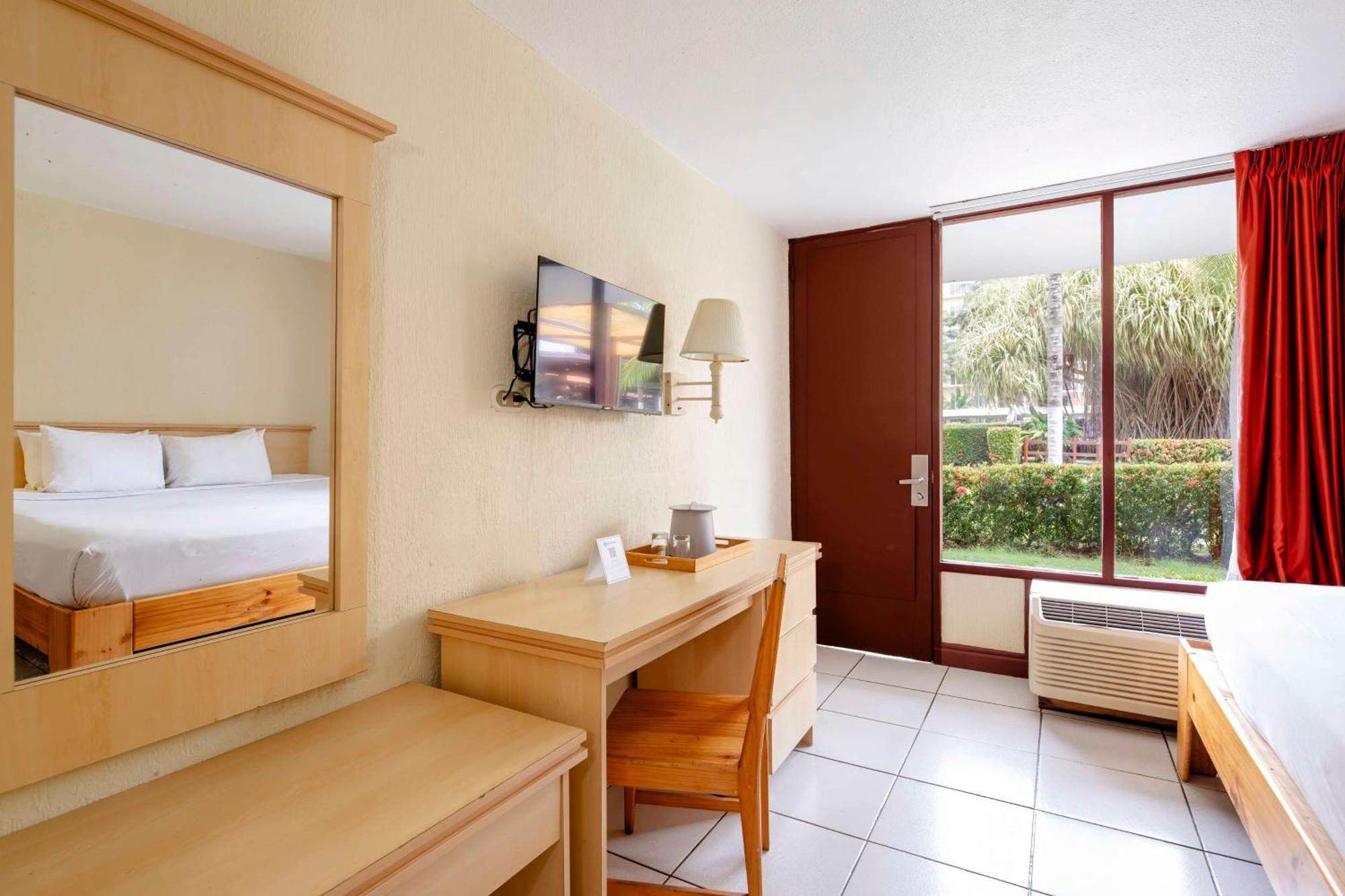 Room with One Double and One Single Bed and Garden View - Non-Smoking,1615661624:JPEG