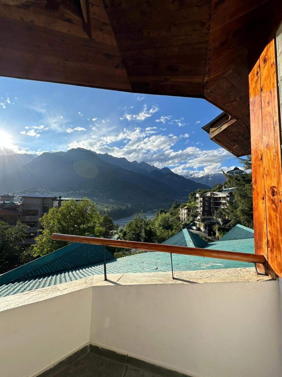 Deluxe Double Room - Rs.500/person credit on SPA usage