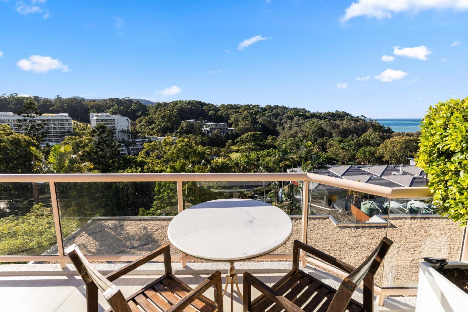 Ocean View Executive Apartment - Accessible via stairs only