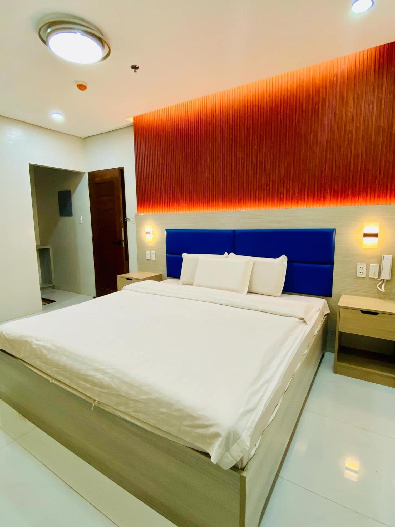Deluxe Queen Room