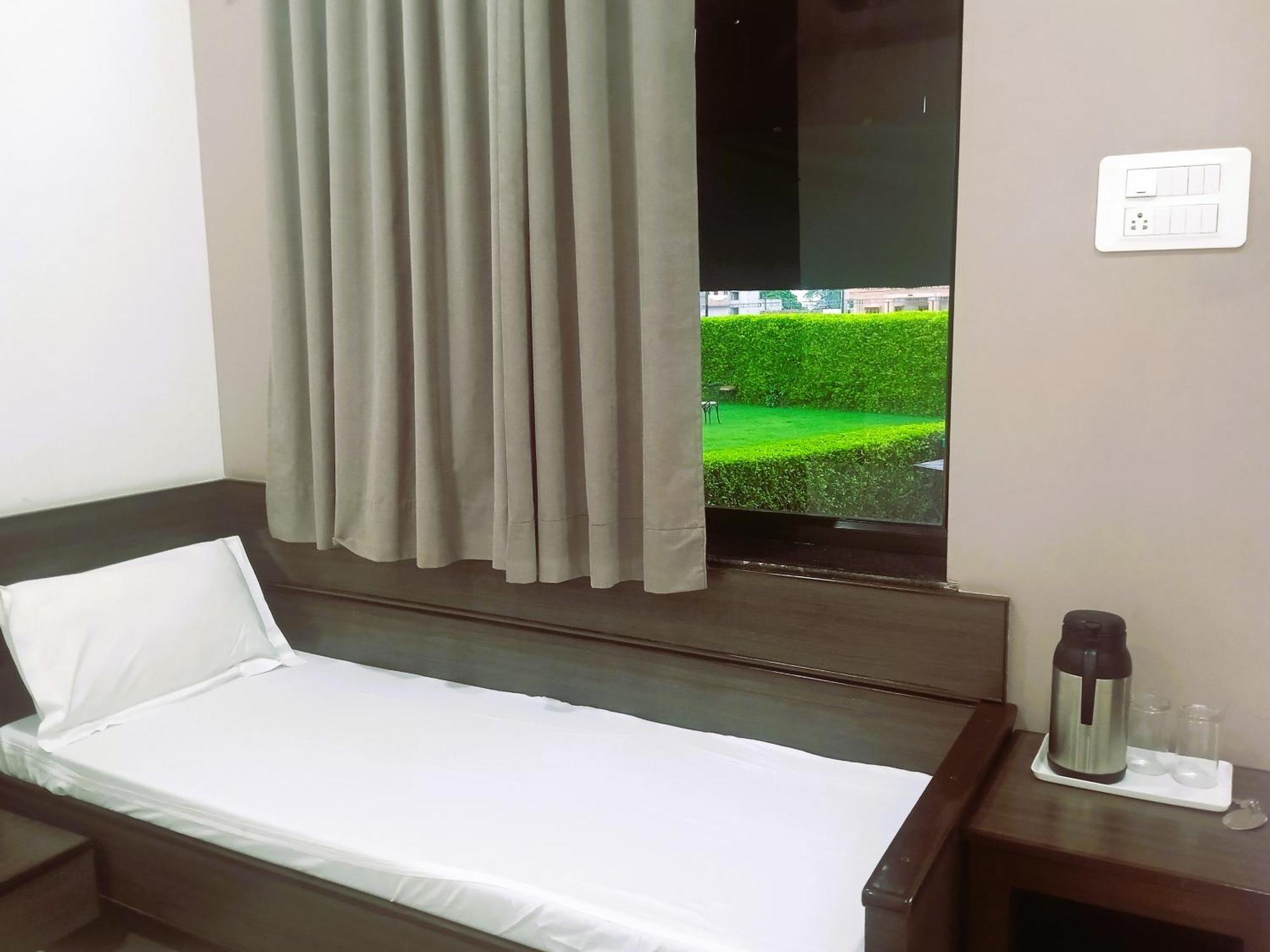 Deluxe Double Room with Extra Bed
